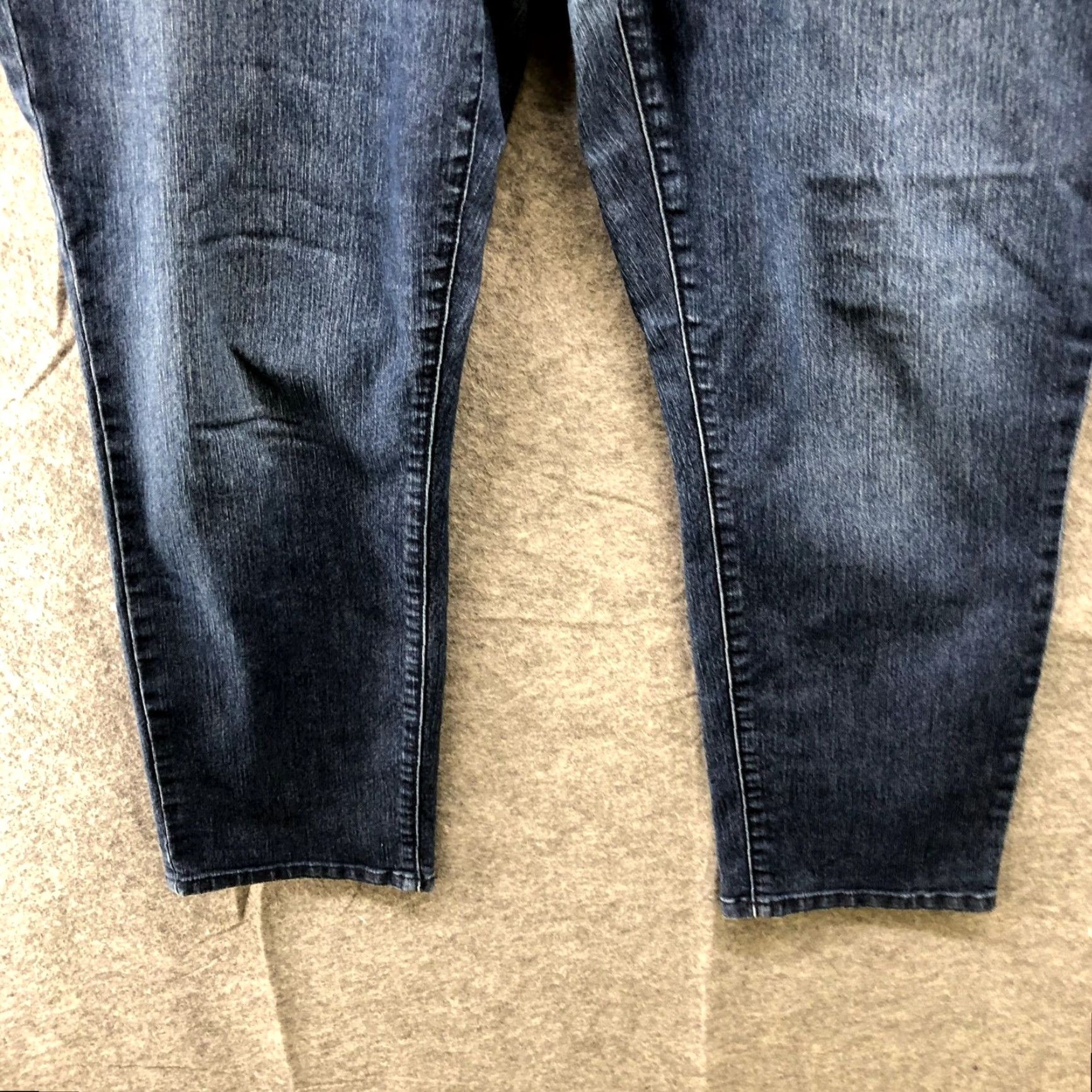 Vintage Max Studio Slim Jeans Womens 12 Mid Rise Stretch Blue Dark Wash Skinny Size 35" - 4 Thumbnail