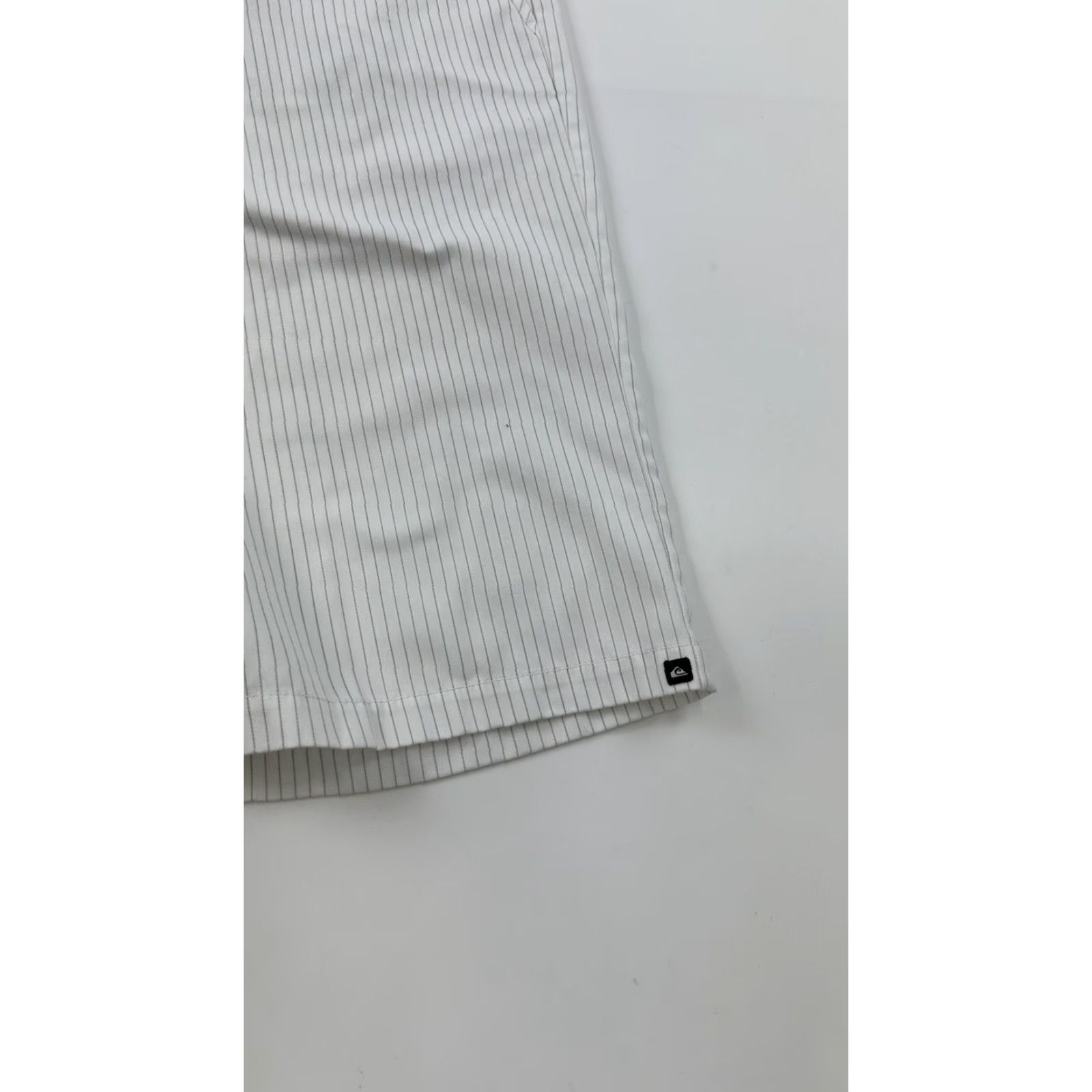 Quiksilver VINTAGE Quiksilver Shorts Men’s 40 White Pin Striped Baggy Size US 40 / EU 56 - 4 Thumbnail