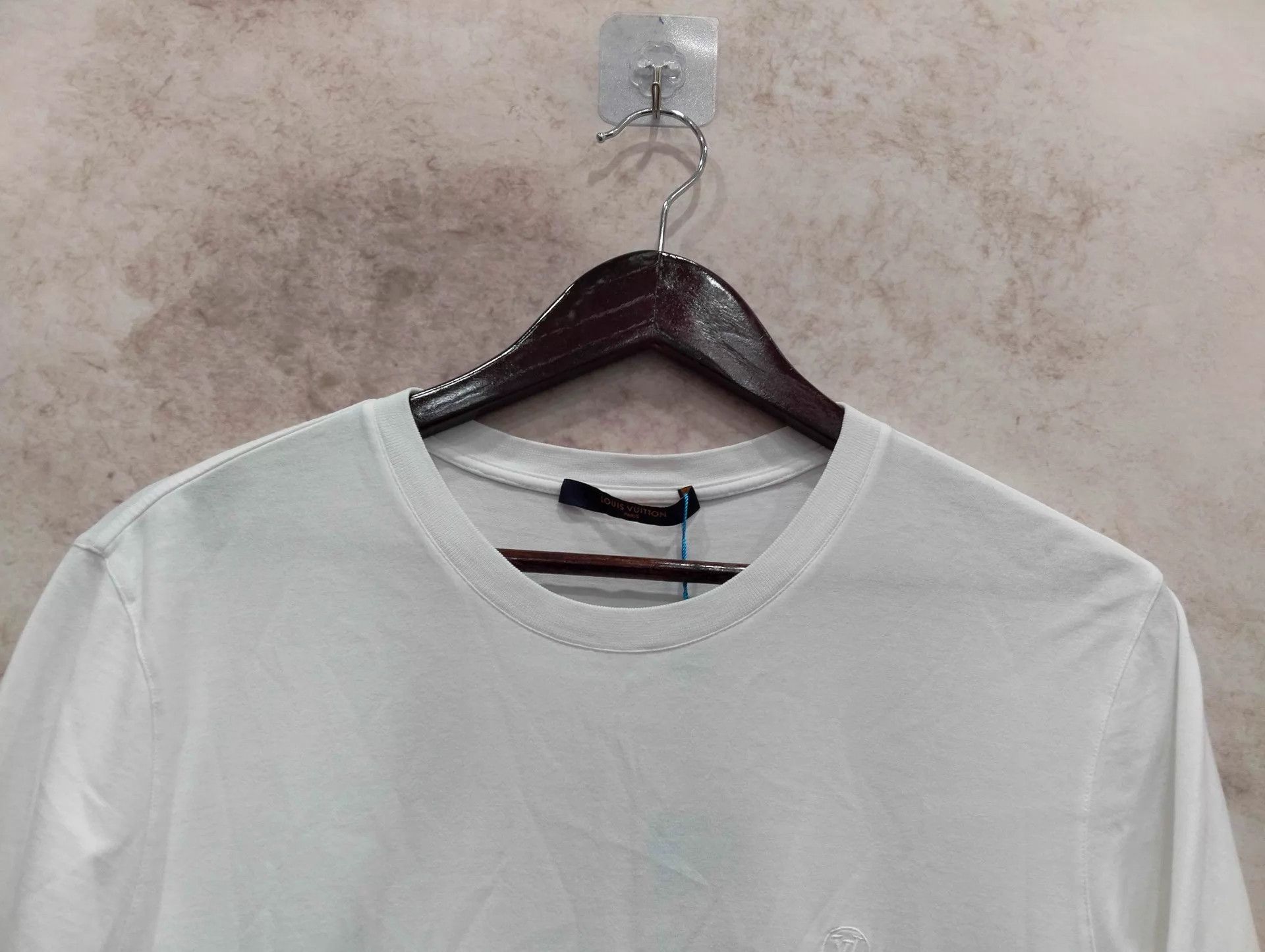Louis Vuitton LV White Chest Logo Short Sleeve Tee M 95new Size US M / EU 48-50 / 2 - 3 Thumbnail
