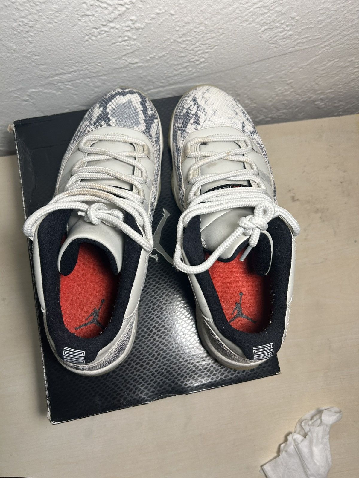Jordan Brand Jordan “light bone” low top 11s Size US 12 / EU 45 - 5 Thumbnail