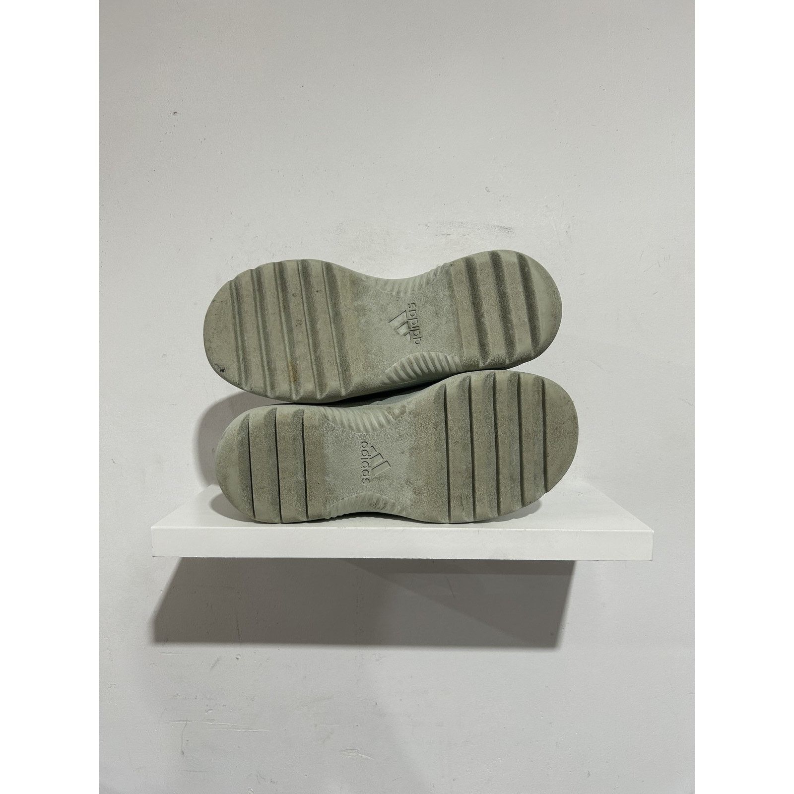 Adidas ADIDAS YEEZY DESERT BOOT SALT SIZE 9.5 PREOWNED Size US 9.5 / EU 42-43 - 4 Thumbnail