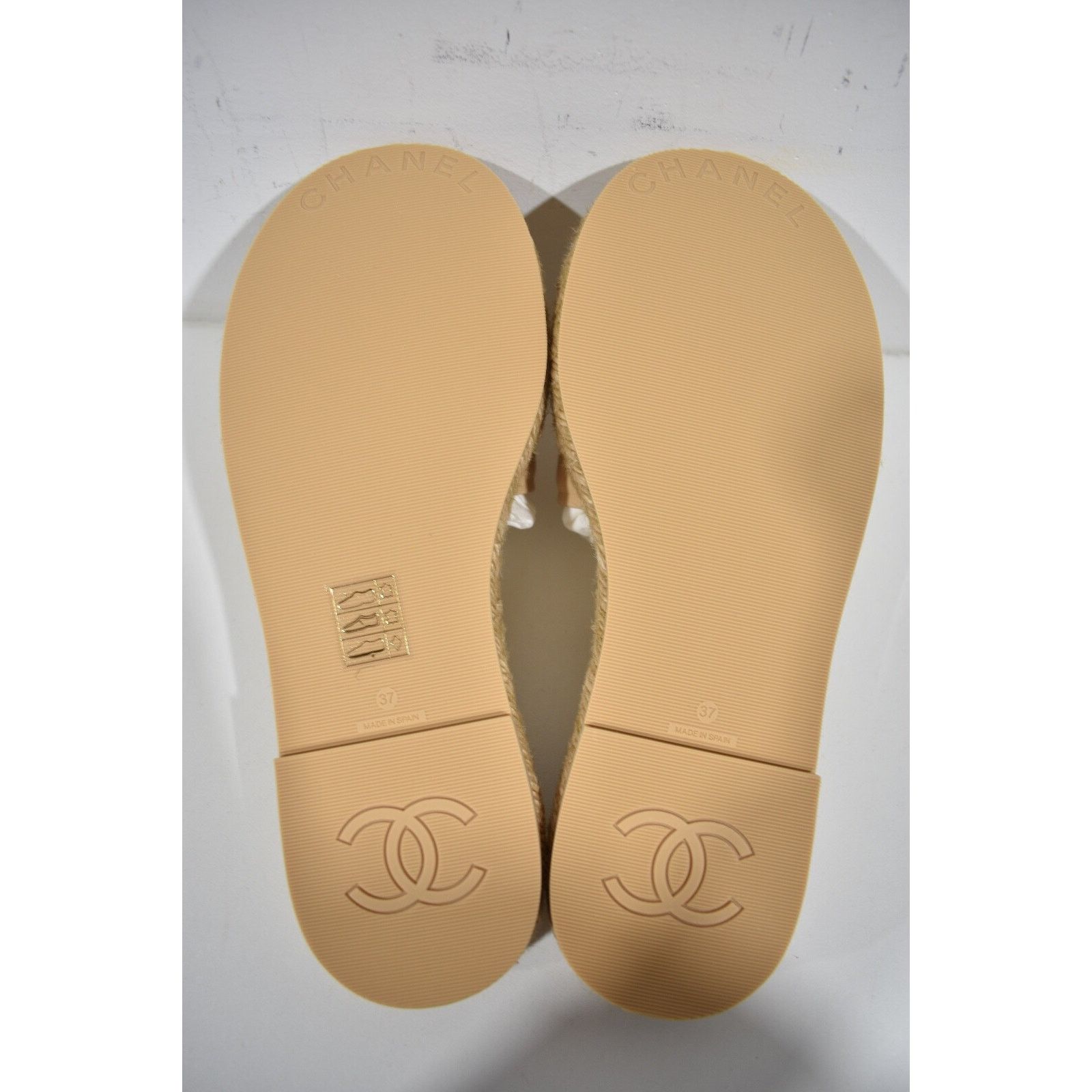 Chanel Chanel 23C Beige Lambskin Leather CC Logo Slide Sandal Size US 7 / IT 37 - 12 Thumbnail