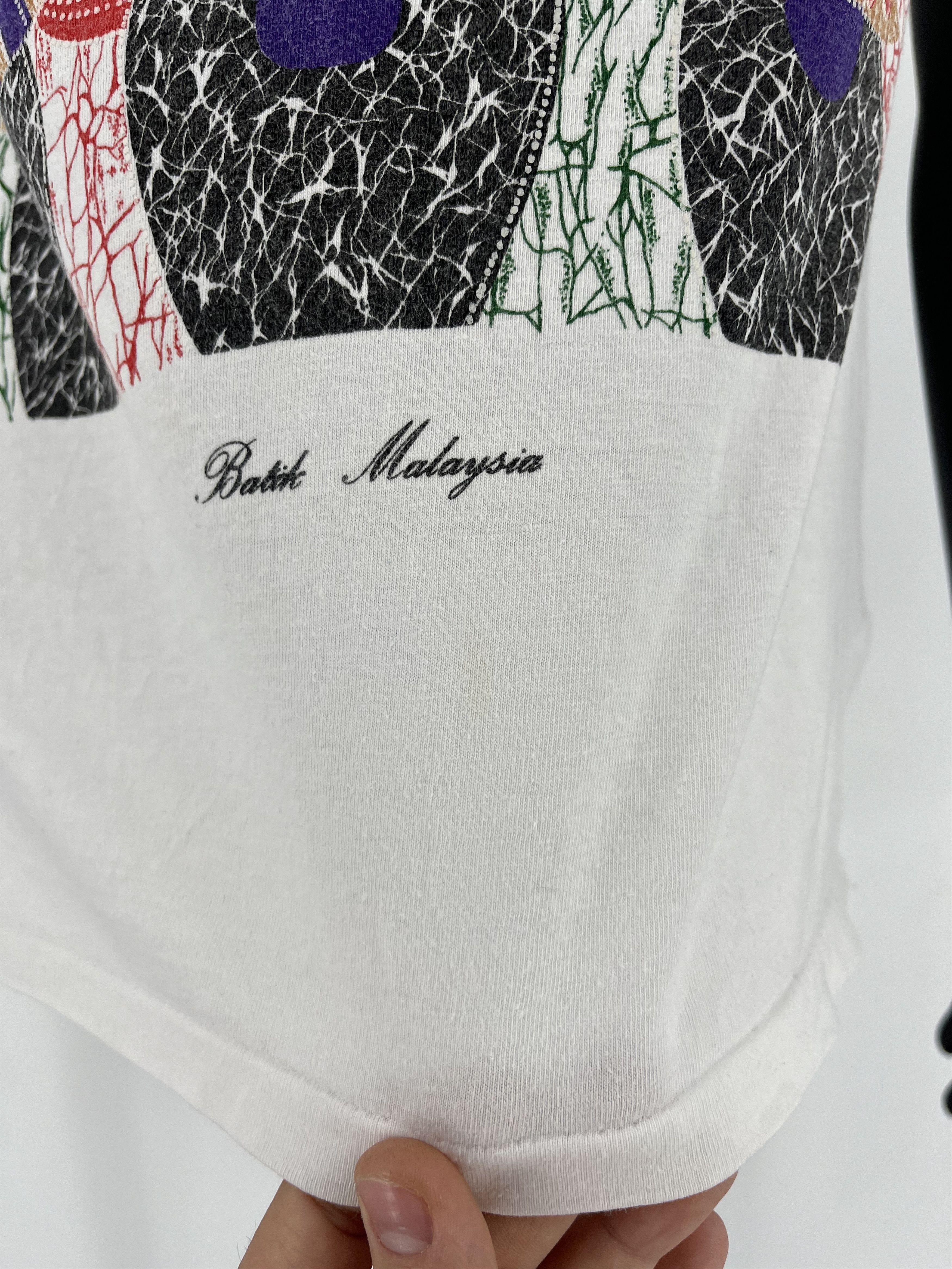 Japanese Brand × Vintage Batik Malaysia Artistic Scenic Malaysia 90s Travel Tee Size US M / EU 48-50 / 2 - 4 Thumbnail