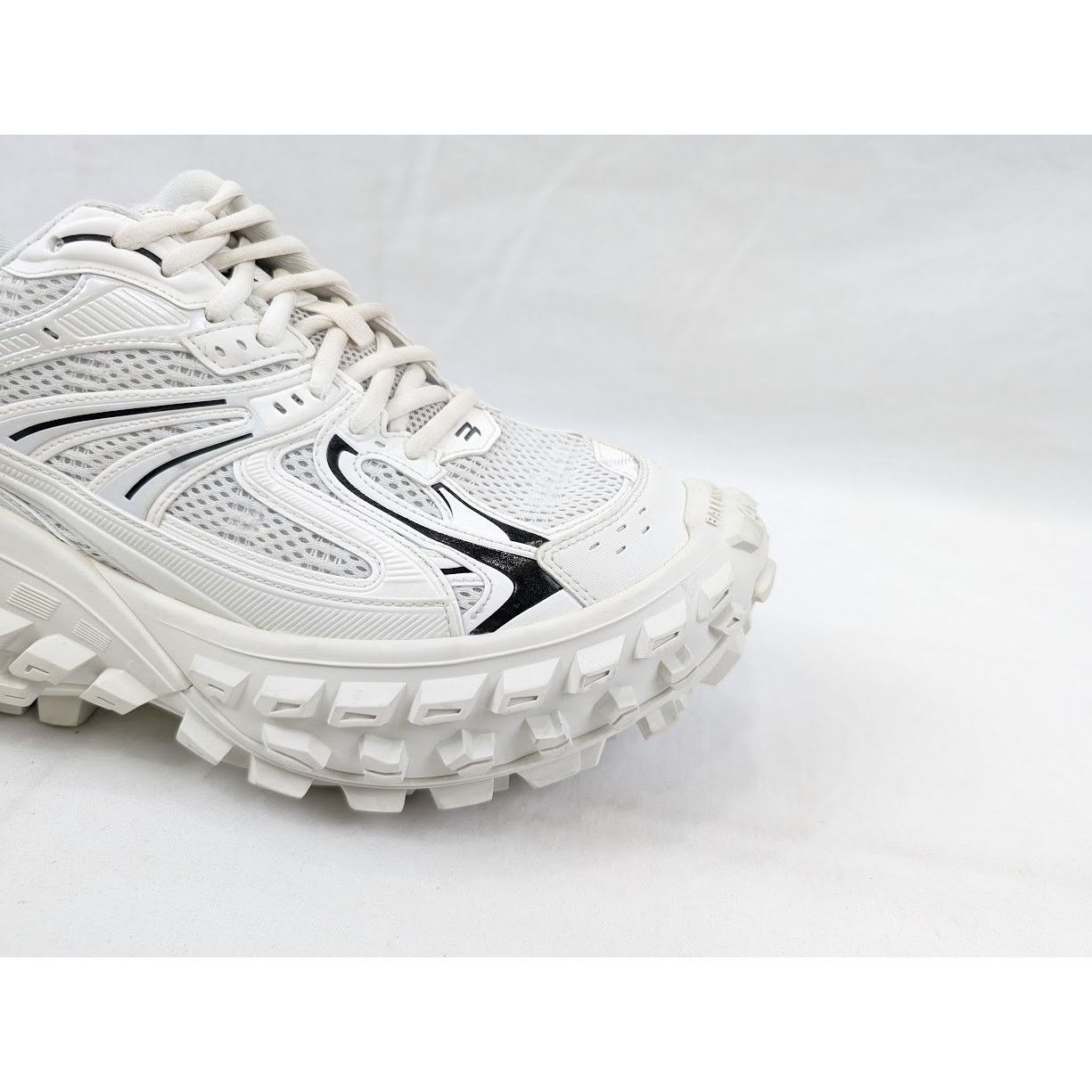 Balenciaga o1rshd1 Contrast Defender Bouncer in Eggshell/Black Size US 8 / EU 41 - 3 Thumbnail