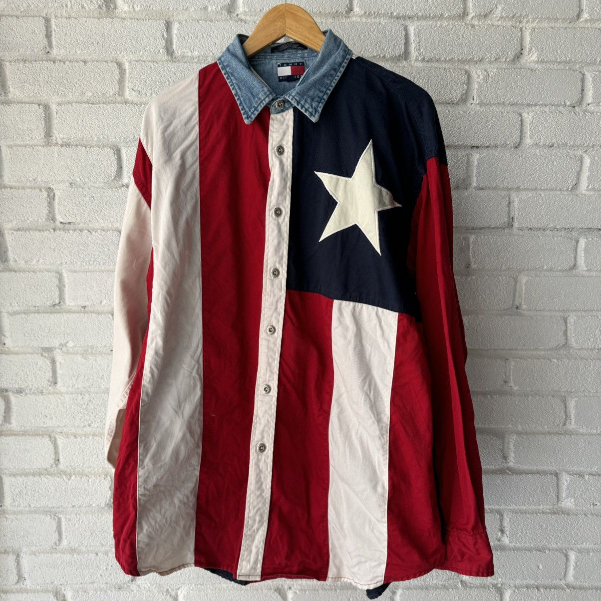 Tommy Hilfiger × Vintage Tommy Hilfiger USA Flag Shirt Size US L / EU 52-54 / 3 - 1 Thumbnail