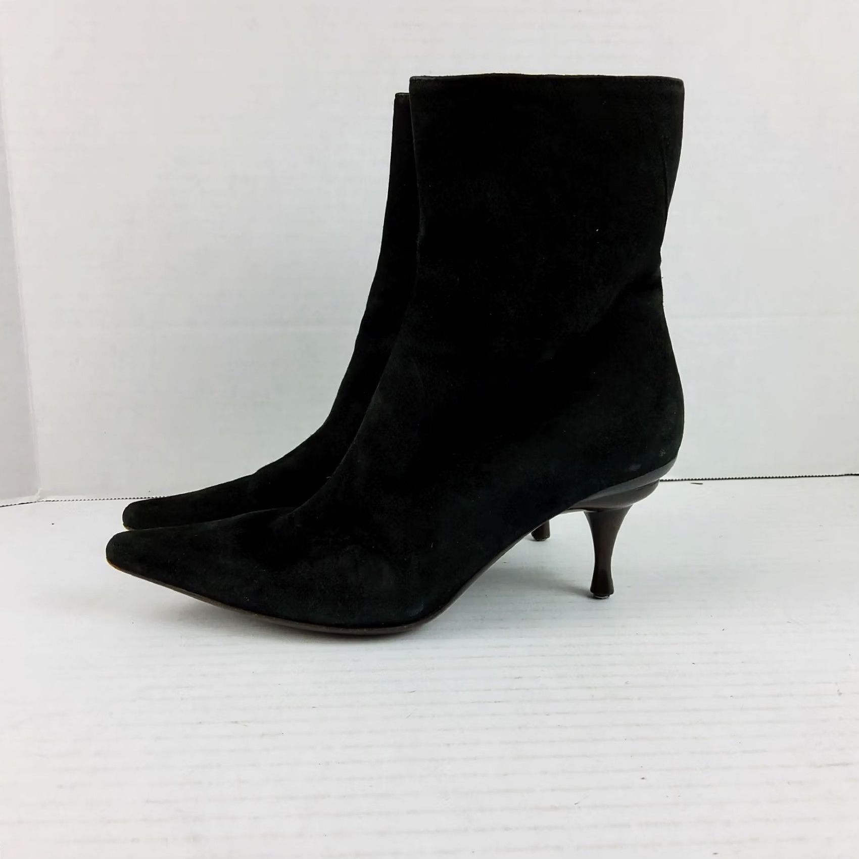 Salvatore Ferragamo VINTAGE Salvatore Ferragamo Black Suede Pointed Toe Heeled Boots 5B Women Shoes Bootie 2.5in Size US 5 / IT 35 - 3 Thumbnail