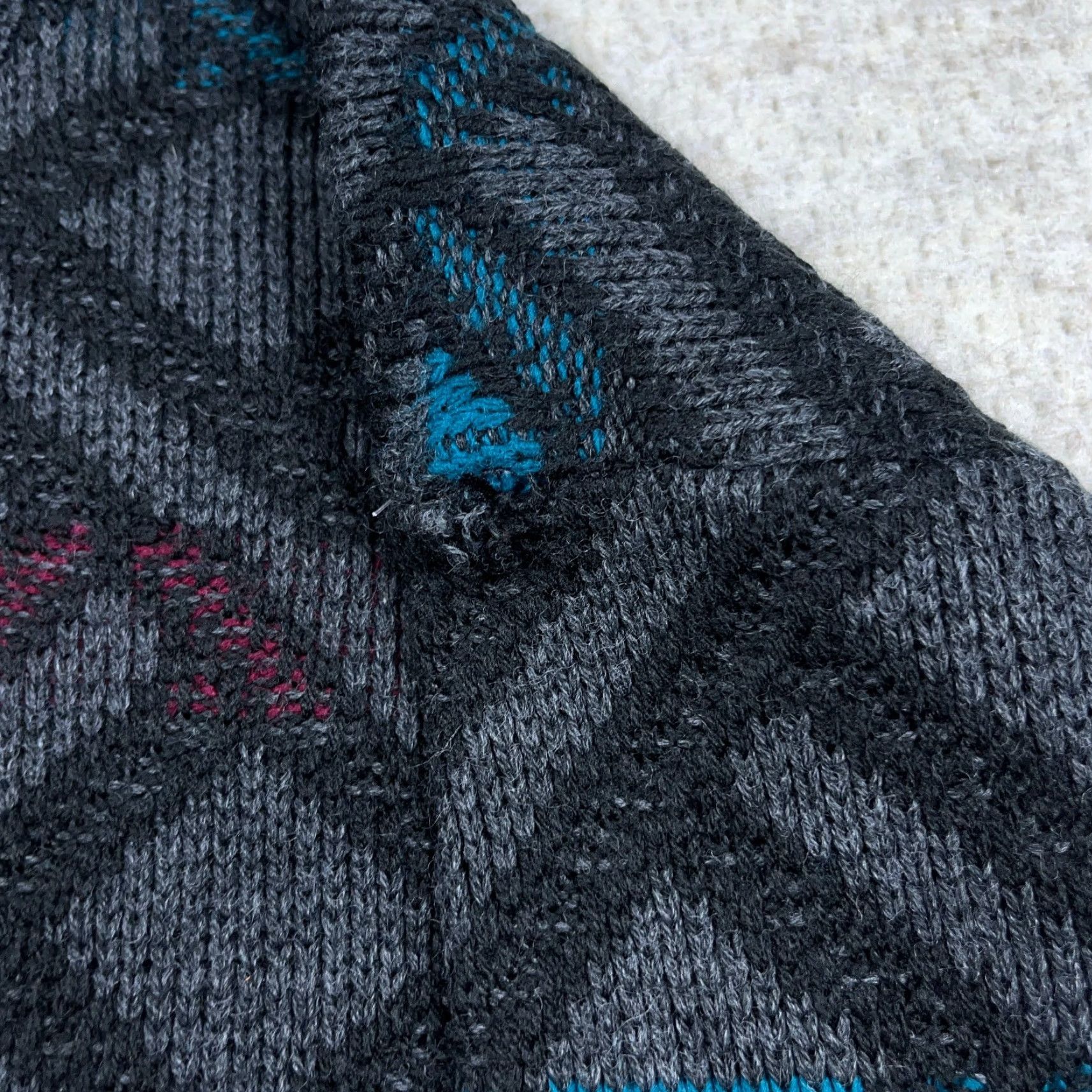 Vintage VINTAGE Ruffian Sweater Men M Gray Geometric Acrylic Knit 80s 90s USA Cosby Grandpa Pullover Crew Neck Mens Size US M / EU 48-50 / 2 - 3 Thumbnail