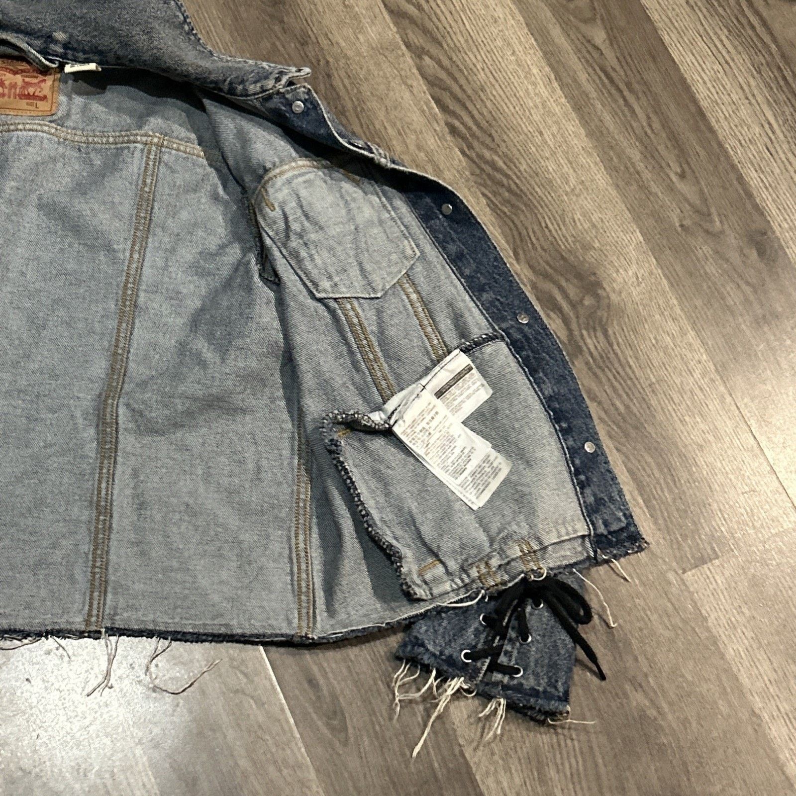 Levi's Levis Jean Jacket Women’s Large Raw Hem Lace Up Sleeves Size L / US 10 / IT 46 - 15 Thumbnail