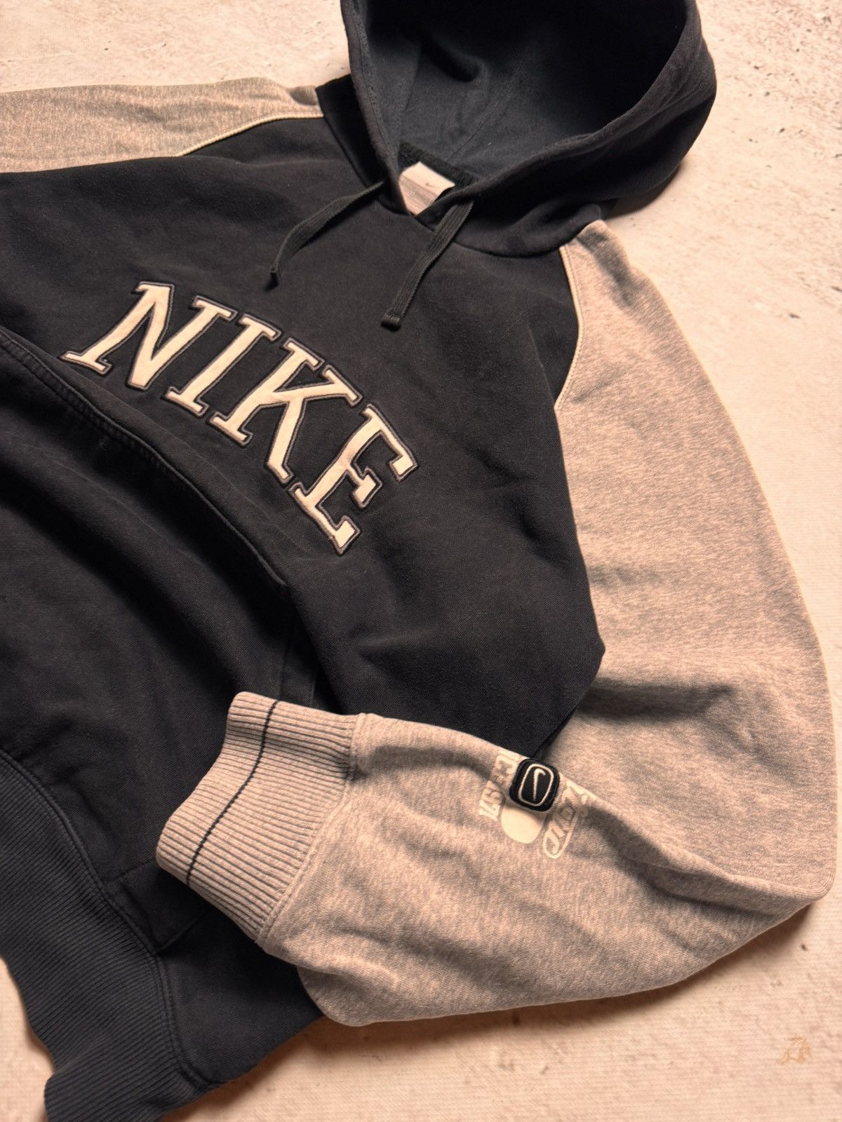 Nike × Vintage NIKE VINTAGE CENTER LOGO OVERSIZE BOXY HOODIE Size US L / EU 52-54 / 3 - 3 Thumbnail