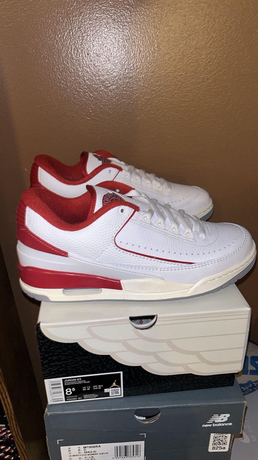 Jordan Brand Jordan 2/3 White Varsity Red Size US 8.5 / EU 41-42 - 4 Thumbnail