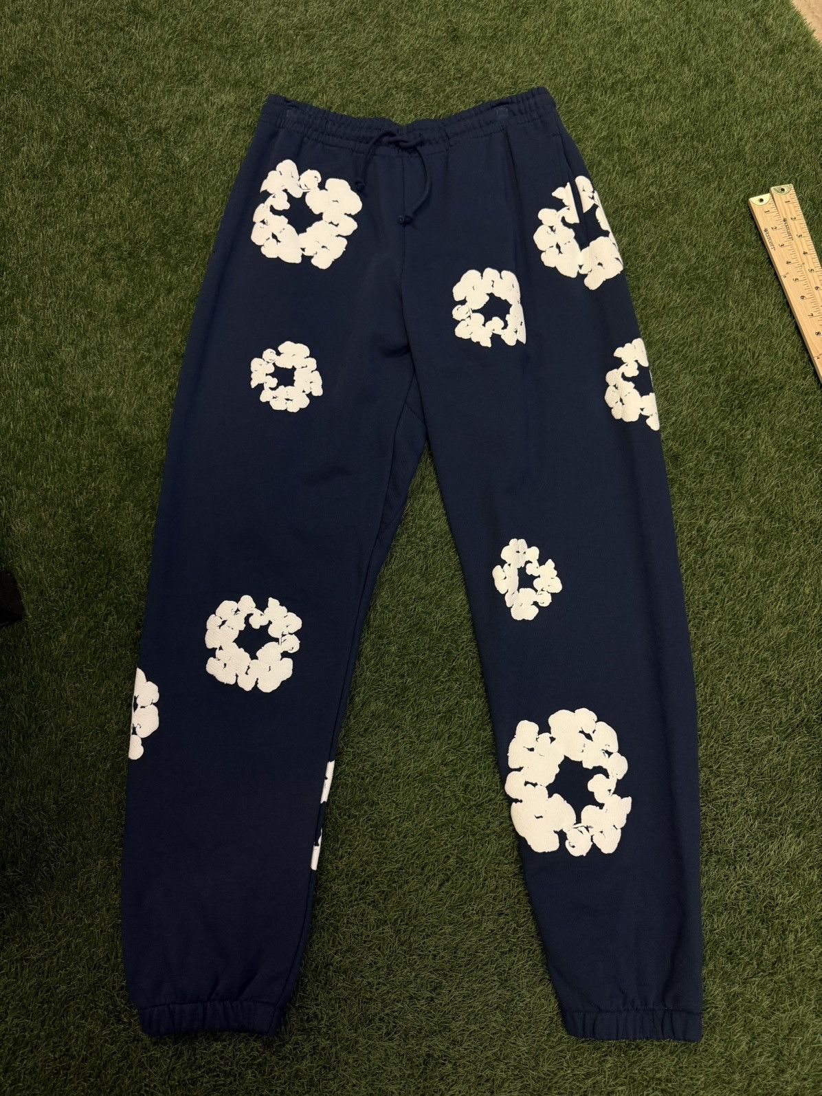 DENIM TEARS Denim Tears Cotton Wreath Sweatpants Navy Blue (M) Size US 31 - 3 Thumbnail