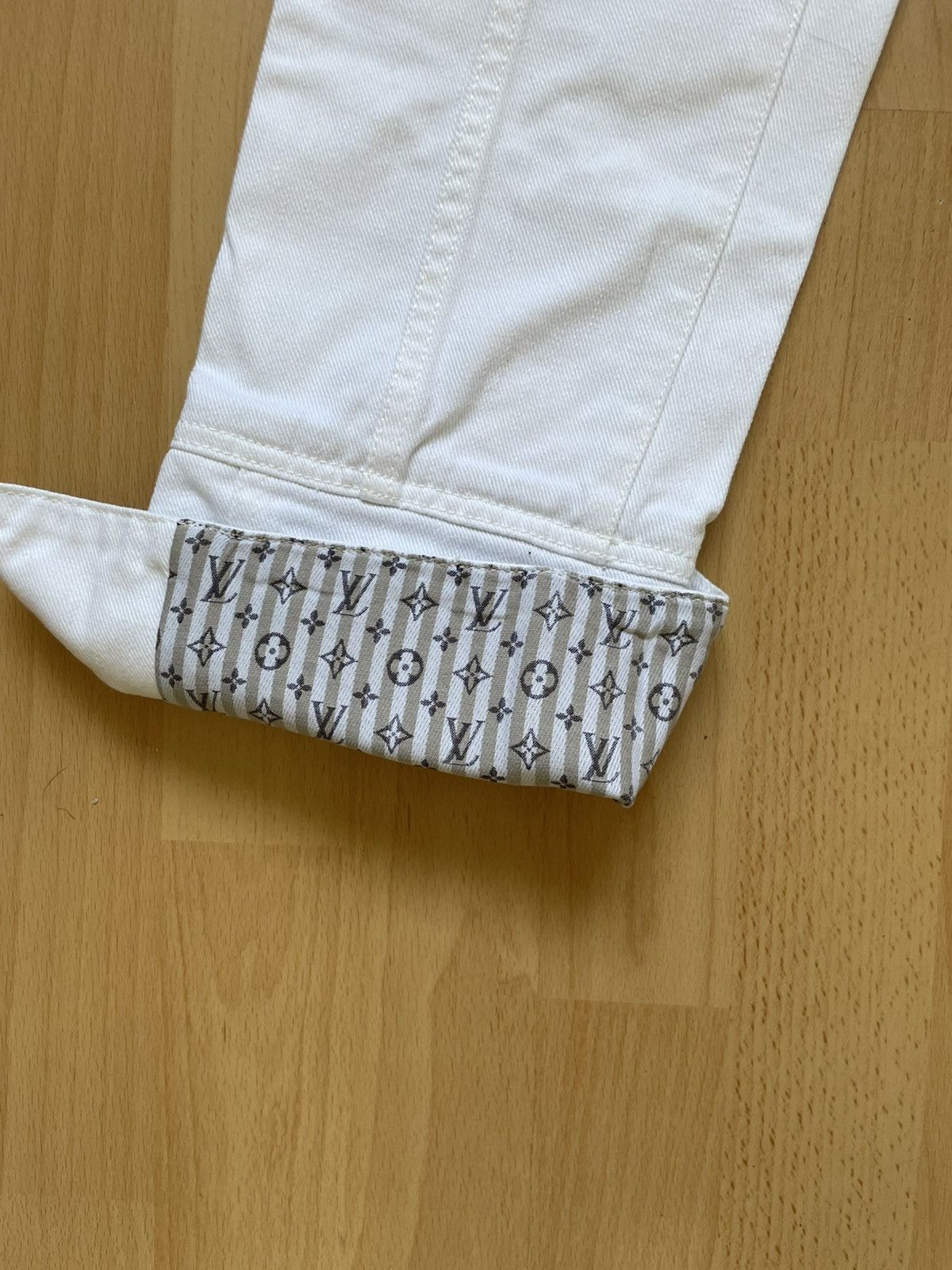 Louis Vuitton LOUIS VUITTON MONOGRAM SHORT PANTS Size 26" / US 2 / IT 38 - 2 Thumbnail