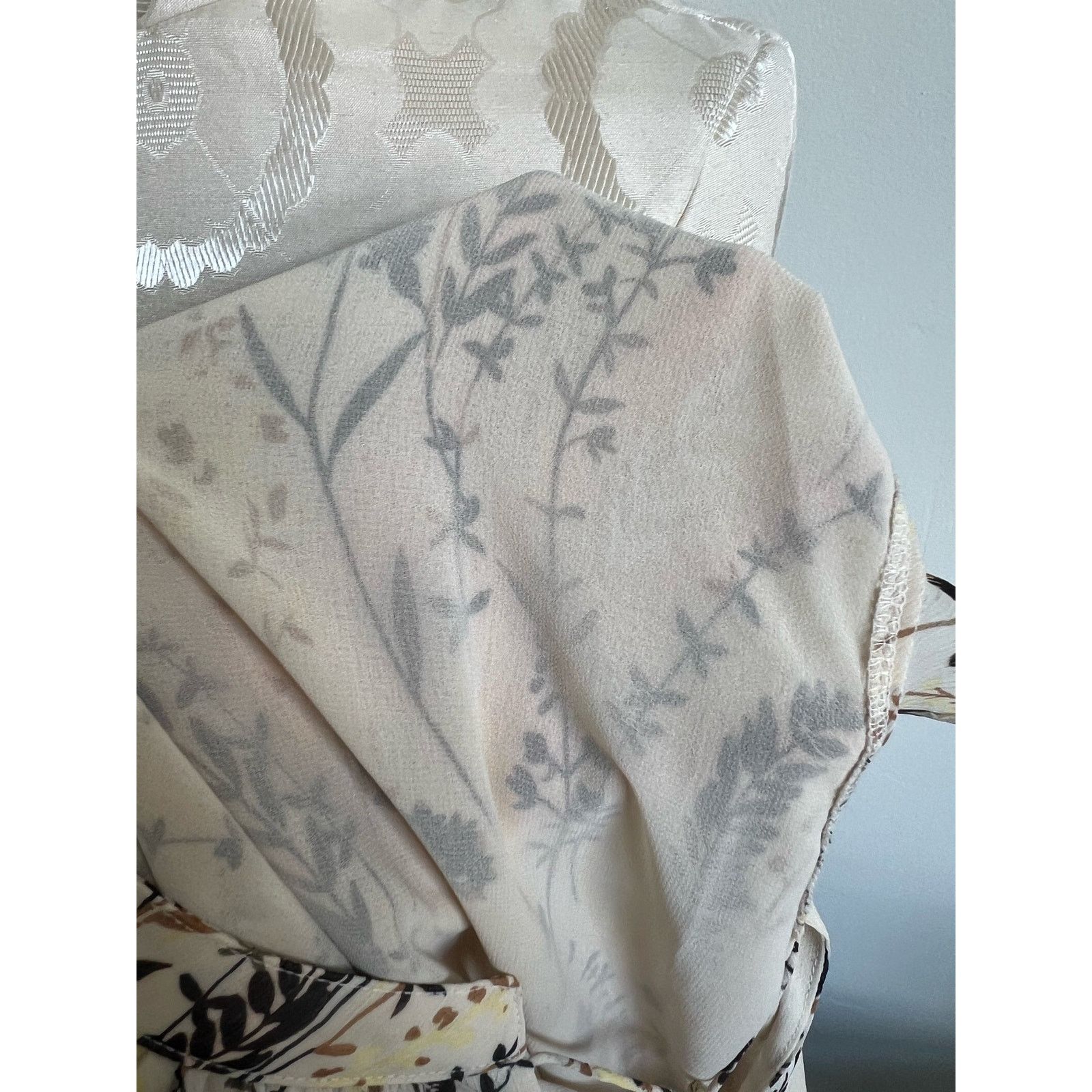 Calvin Klein Calvin Klein Floral Print Short Flutter Sleeve Blouse Large Size L / US 10 / IT 46 - 7 Thumbnail