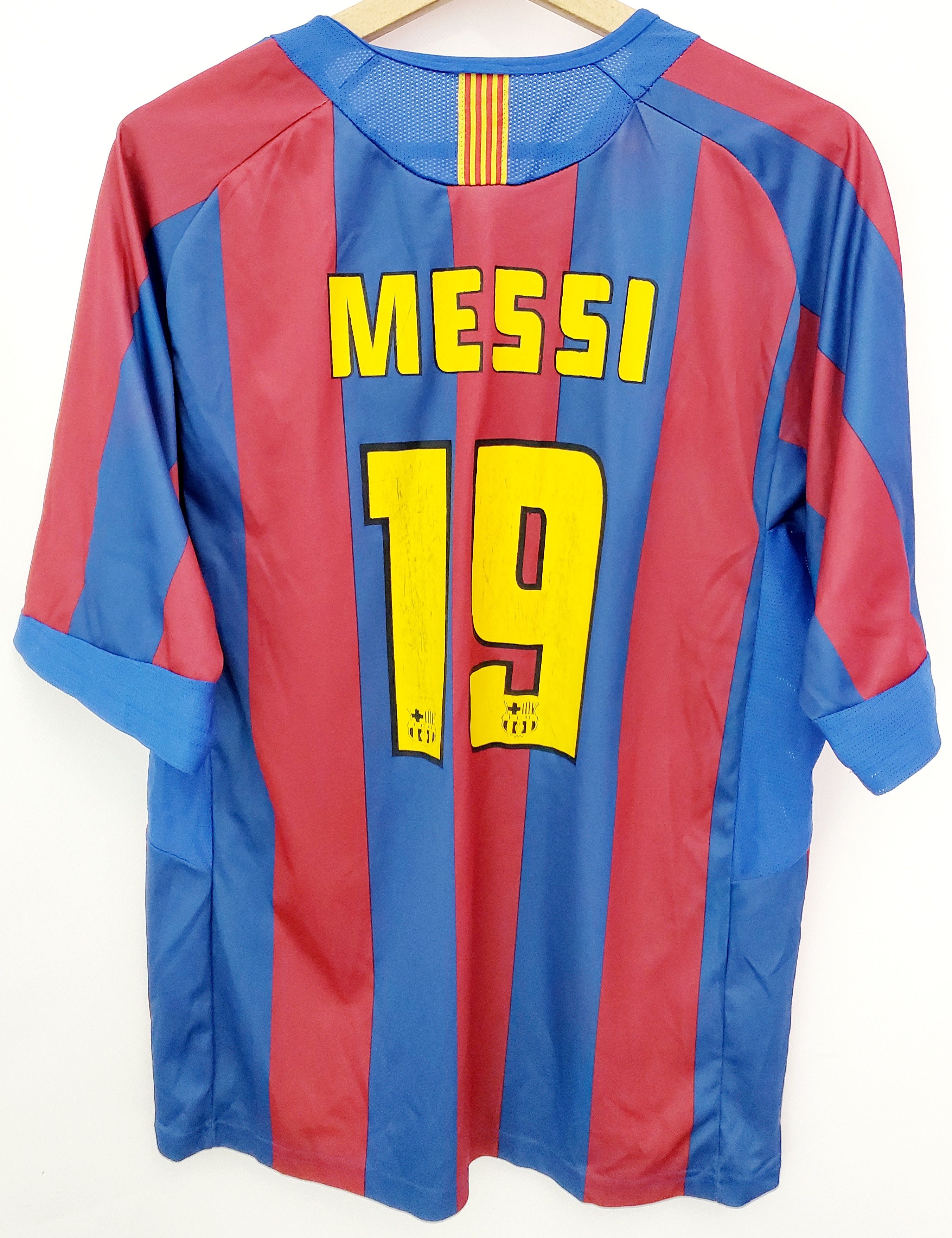 Vintage MESSI #19 2005/06 Barcelona Home Soccer Jersey reprint siz L Size US L / EU 52-54 / 3 - 1 Thumbnail
