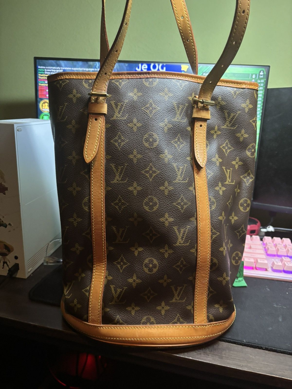 Louis Vuitton Authentic Lois Vuitton Bucket PM Shoulder Bag Monogram Size ONE SIZE - 1 Thumbnail