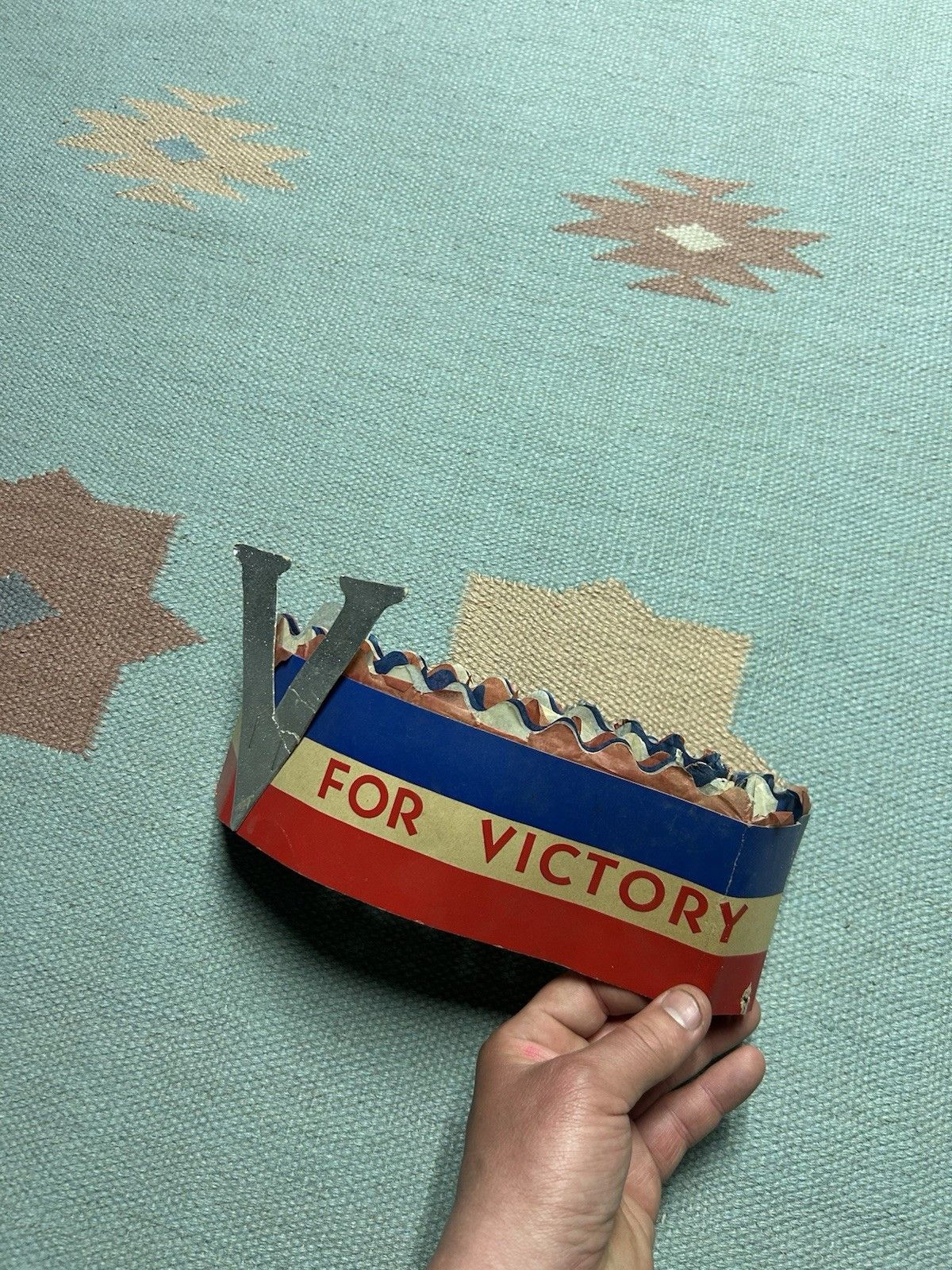 Vintage 1940s WWII V for Victory paper hat R&H shoes Saginaw Michiga Size ONE SIZE - 3 Thumbnail