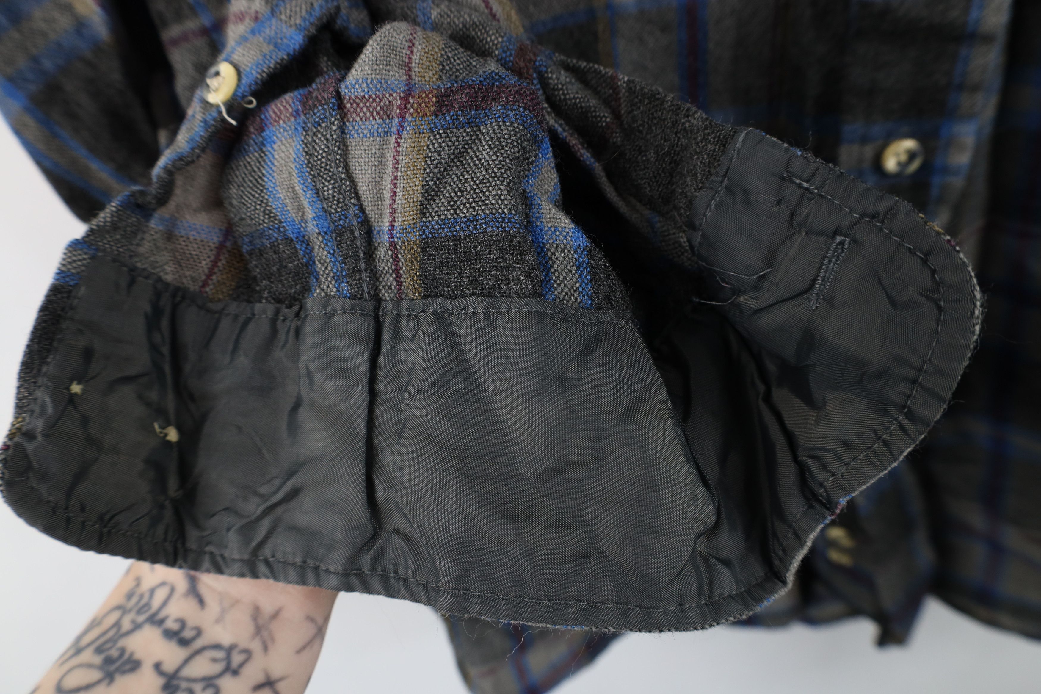 Vintage Vintage 70s 80s Streetwear Knit Single Needle Button Shirt Size US L / EU 52-54 / 3 - 7 Thumbnail