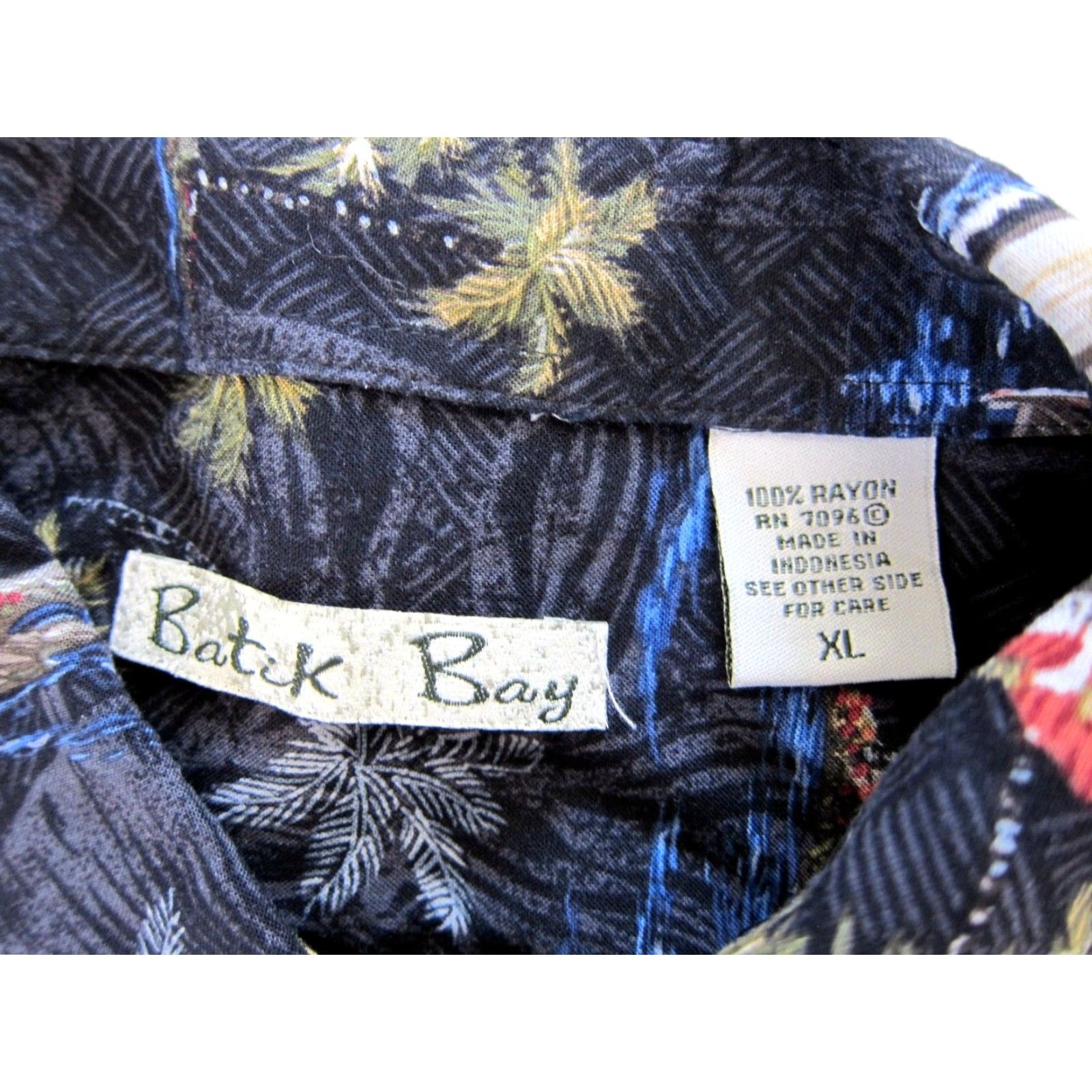 Vintage VINTAGE Batik Bay Hawaiian Shirt Men XL Gray Green Lobster Boat 100% Rayon Button-Up Short Sleeve Floral Pattern Batik Bay Hawaii Shirt Mens XL Size US XL / EU 56 / 4 - 4 Thumbnail