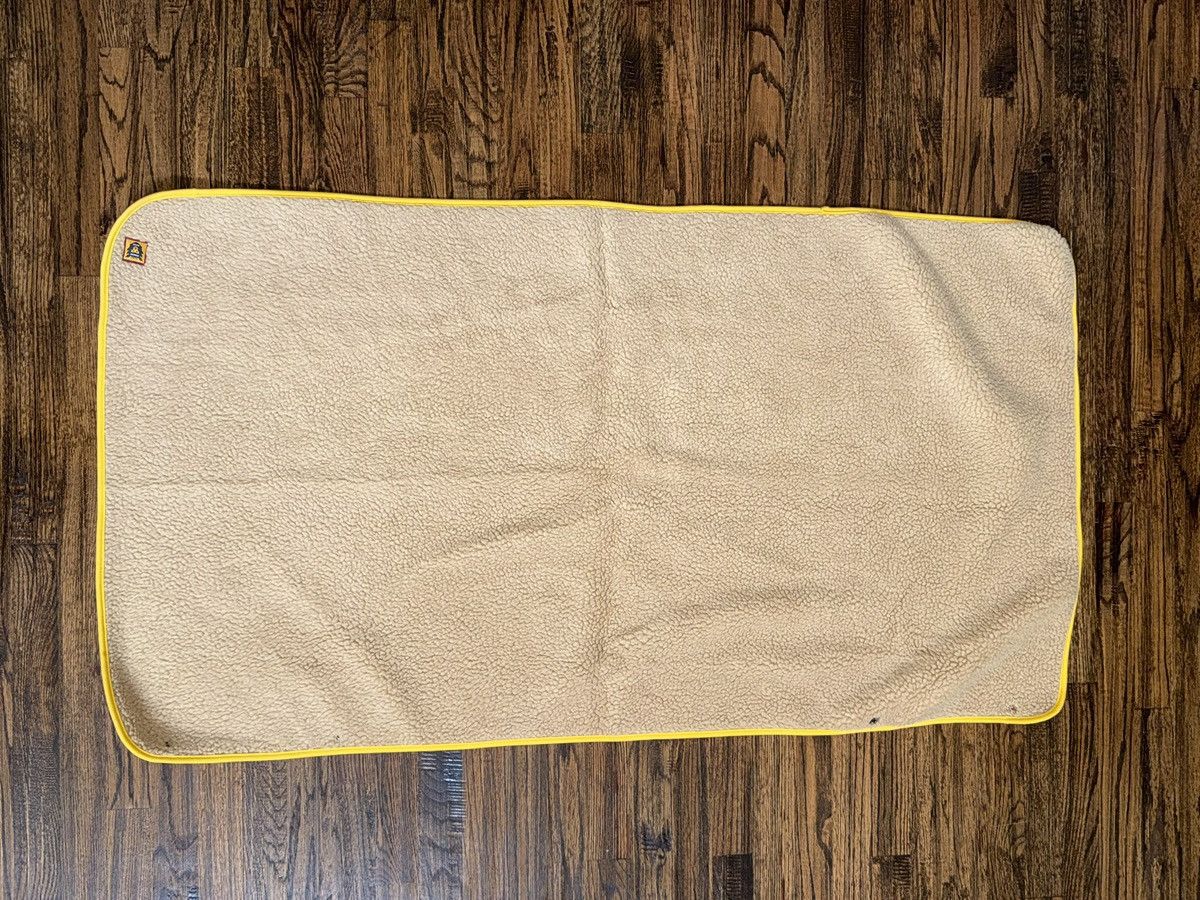 Human Made Human Made Japan Outdoor Sherpa Fleece Travel Blanket Logo Size ONE SIZE - 5 Thumbnail