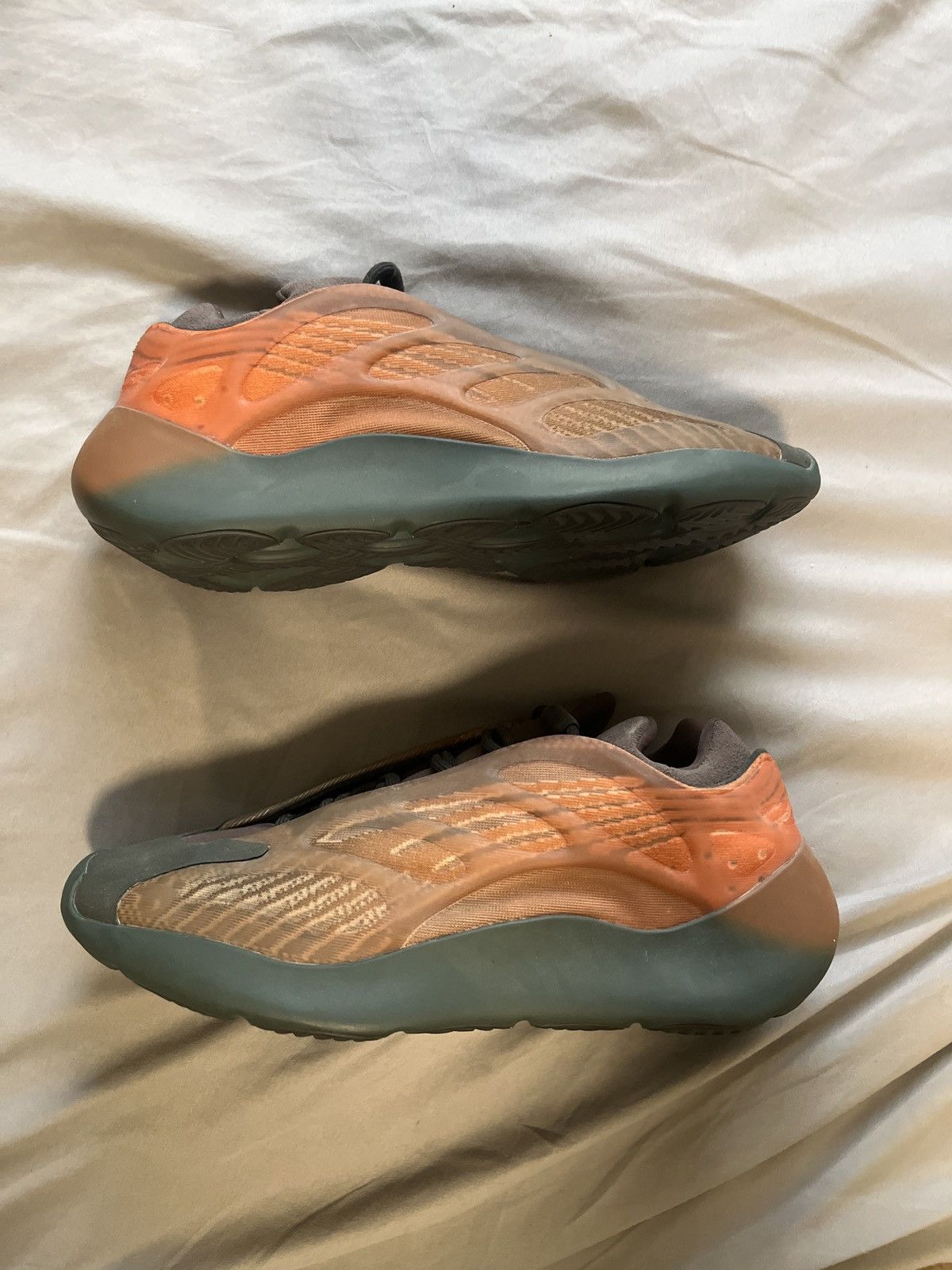 Yeezy Adidas Yeezy 700 V3 Copper Fade Size US 12.5 / EU 45-46 - 2 Thumbnail
