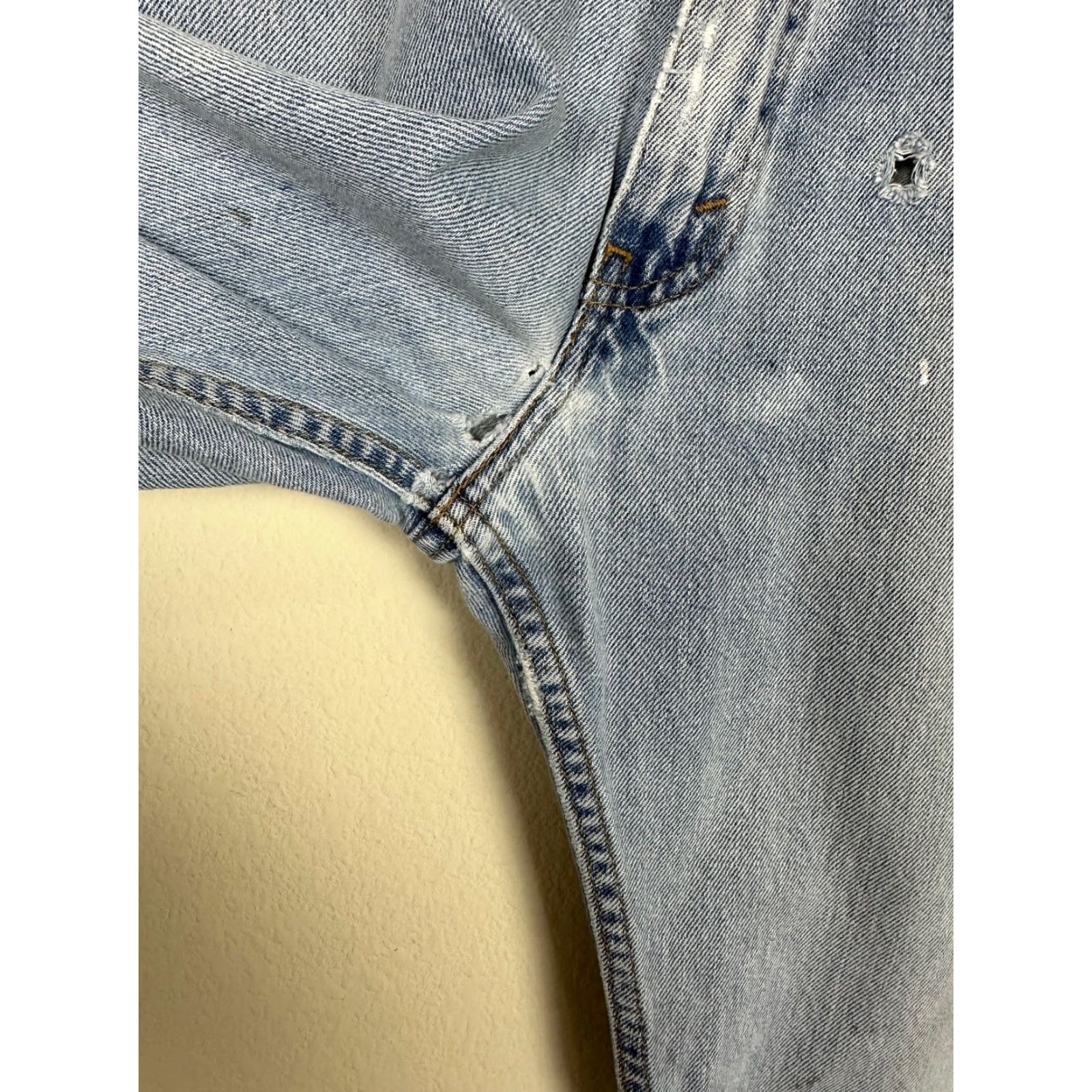 Levi's VINTAGE Levi's 505 Denim Jeans 33x31 ACTUAL THRASHED Paint Splatter Workwear Distressed Holes 80s 90s Mens Jeans Size US 33 - 6 Thumbnail