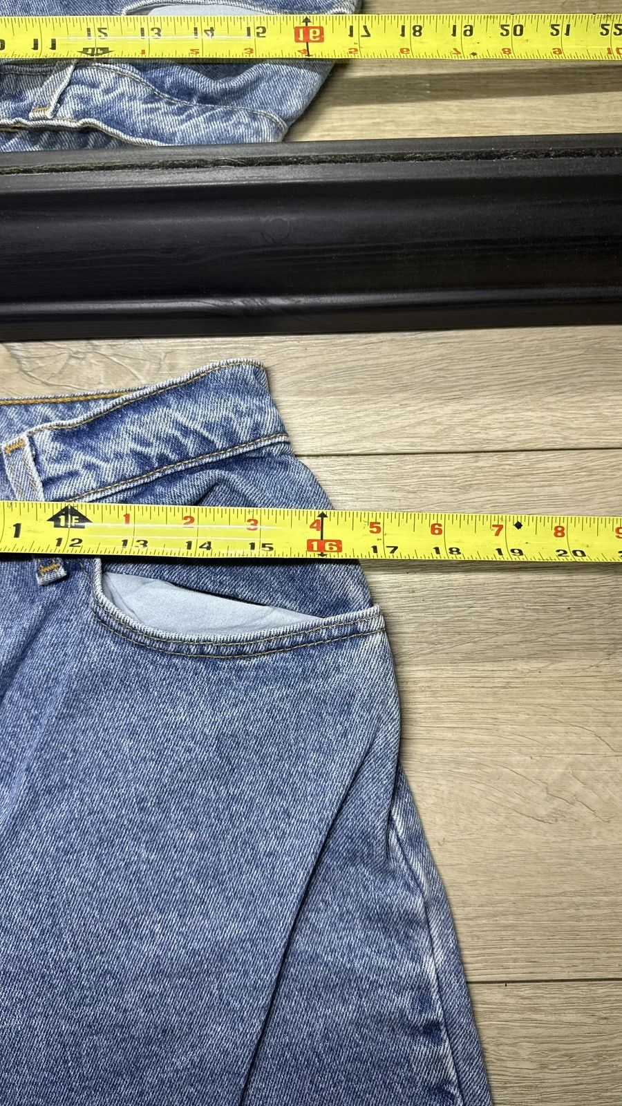 Levi's Vintage 1990s Levis 551 Relaxed Fit Tapered Leg Women’s Jean Size 34" / US 12 / IT 48 - 4 Thumbnail