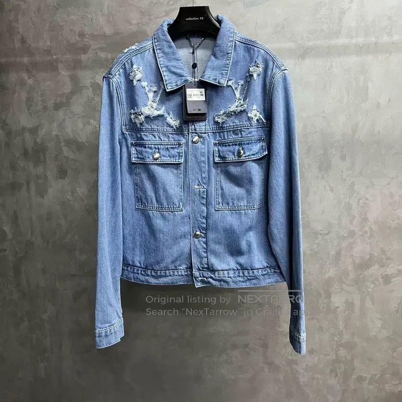 Louis Vuitton Louis Vuitton 25 Latest Blue Logo Single Breasted Lapel Po Size US M / EU 48-50 / 2 - 1 Thumbnail