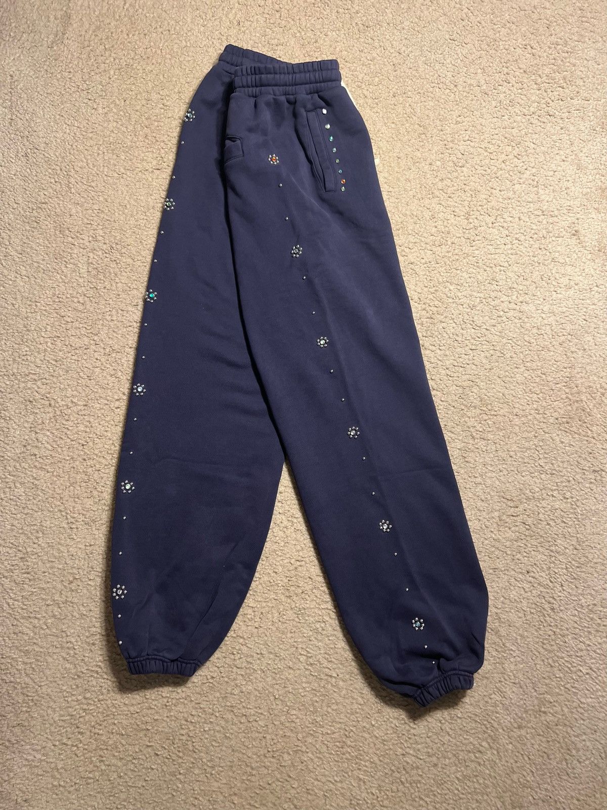 HMDD Happy Memories Don’t Die FLOWER STUDDED SCRUNCH SWEAT Medium Size US 34 / EU 50 - 12 Thumbnail