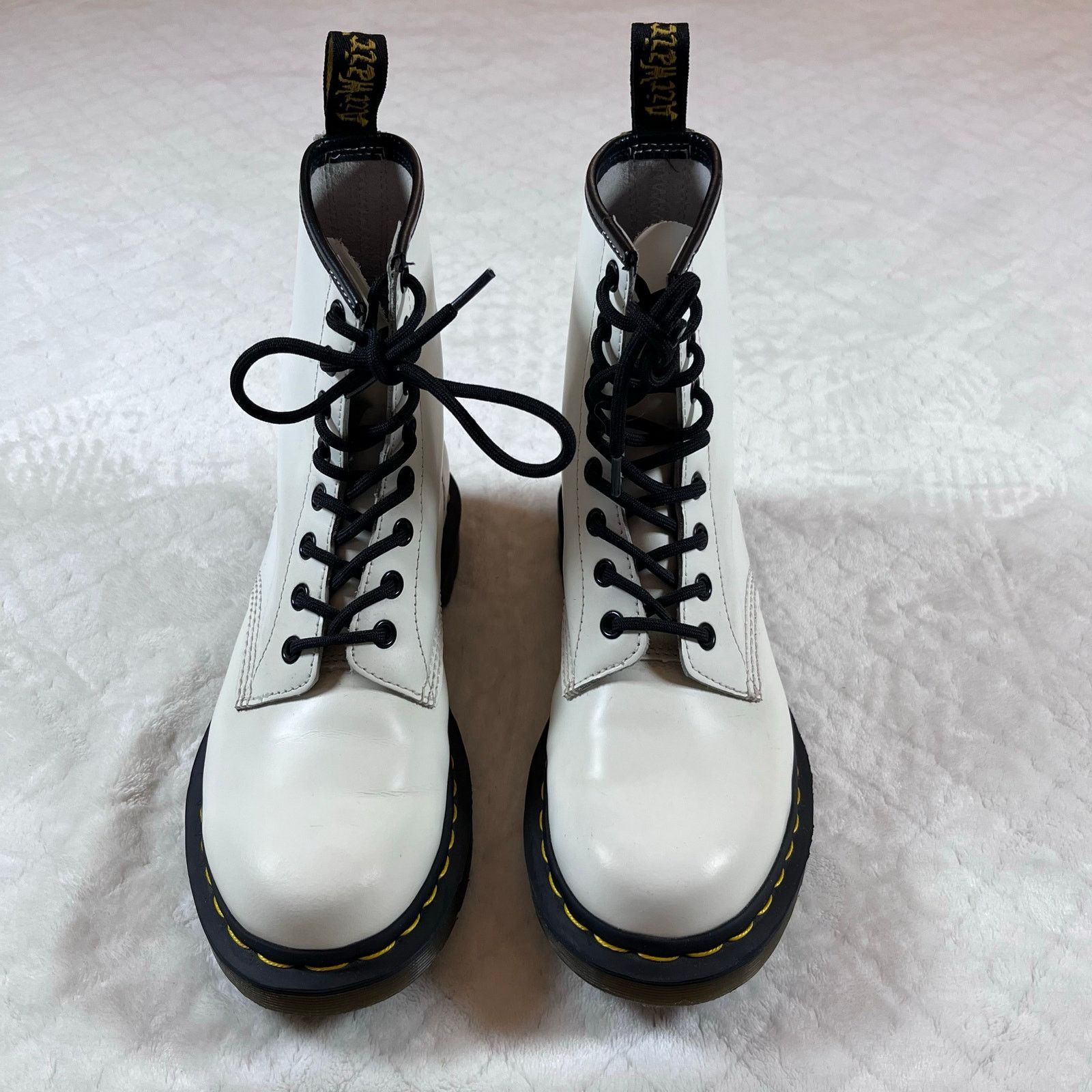 Dr. Martens Dr Martens 11821 White Leather 8 Eye Lace Up Combat Ankle Size US 7 / IT 37 - 7 Thumbnail