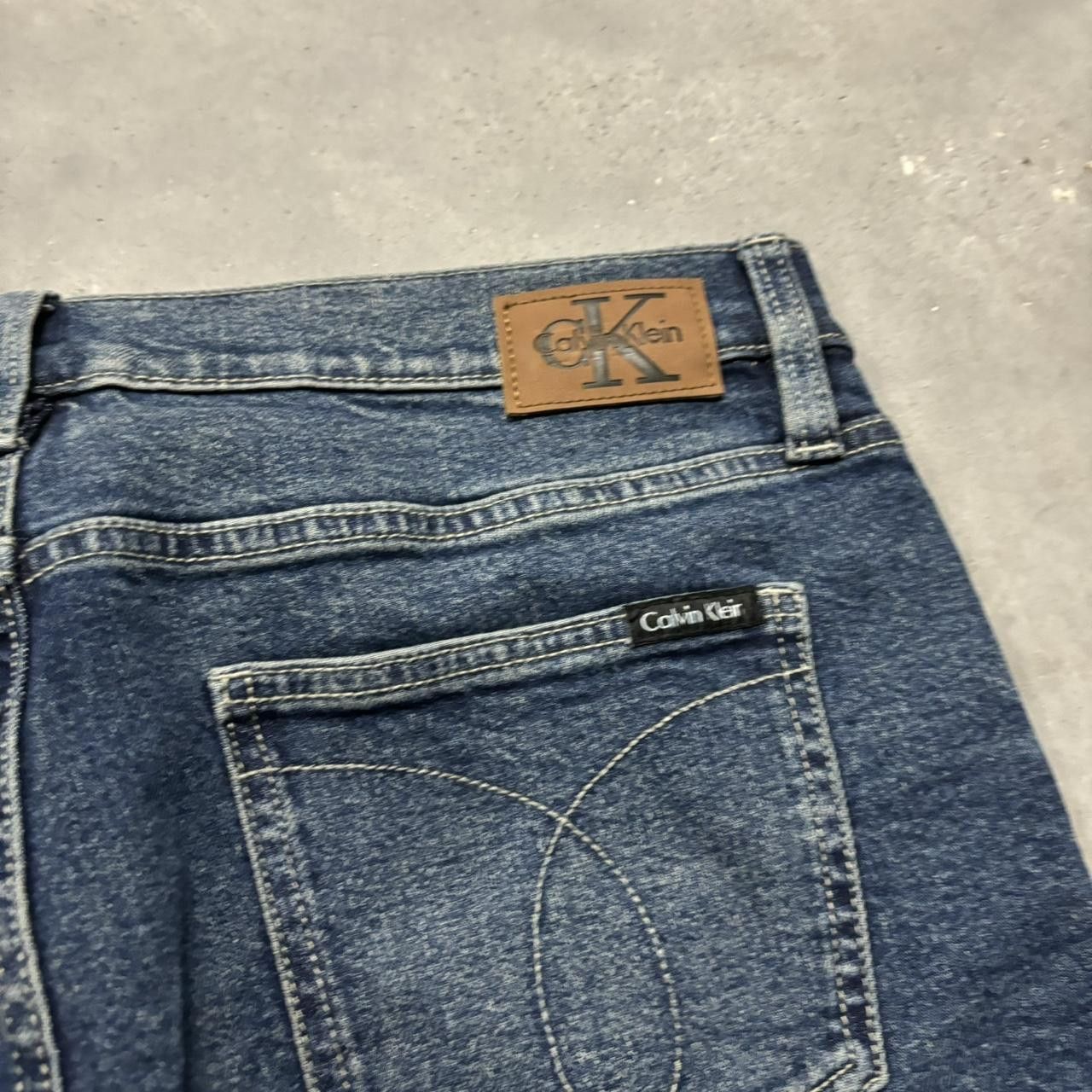 Calvin Klein × Vintage Crazy Vintage Y2K/2000s Grunge Dark Wash Calvin Klein Essential Denim Jeans! Size US 33 - 7 Thumbnail