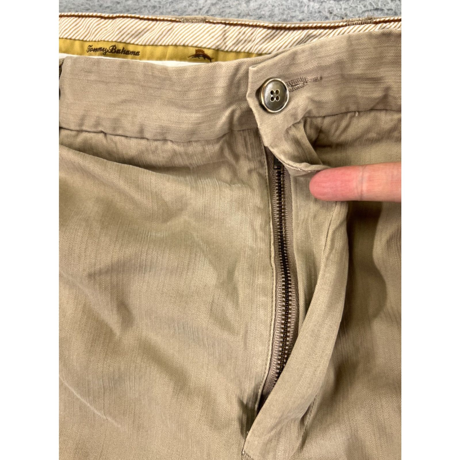 Tommy Bahama Tommy Bahama Shorts Men Bermuda Beige Silk 40x9 Pleated Herringbone Casual Beach "Mens" Size US 40 / EU 56 - 6 Thumbnail