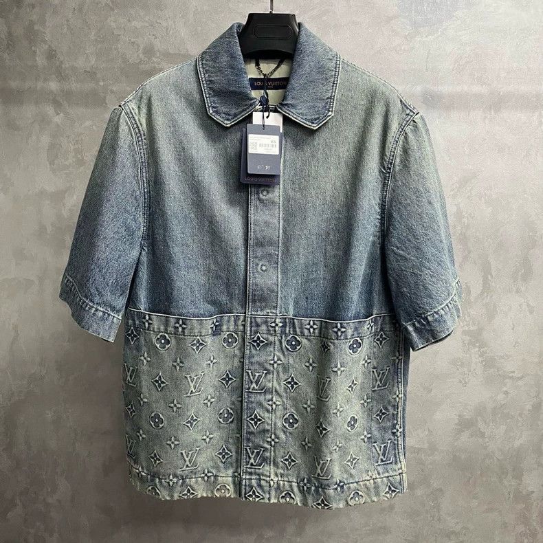 Louis Vuitton Louis Vuitton Blue Brand Logo Embossed Single Breasted Sho Size US XS / EU 42 / 0 - 1 Thumbnail