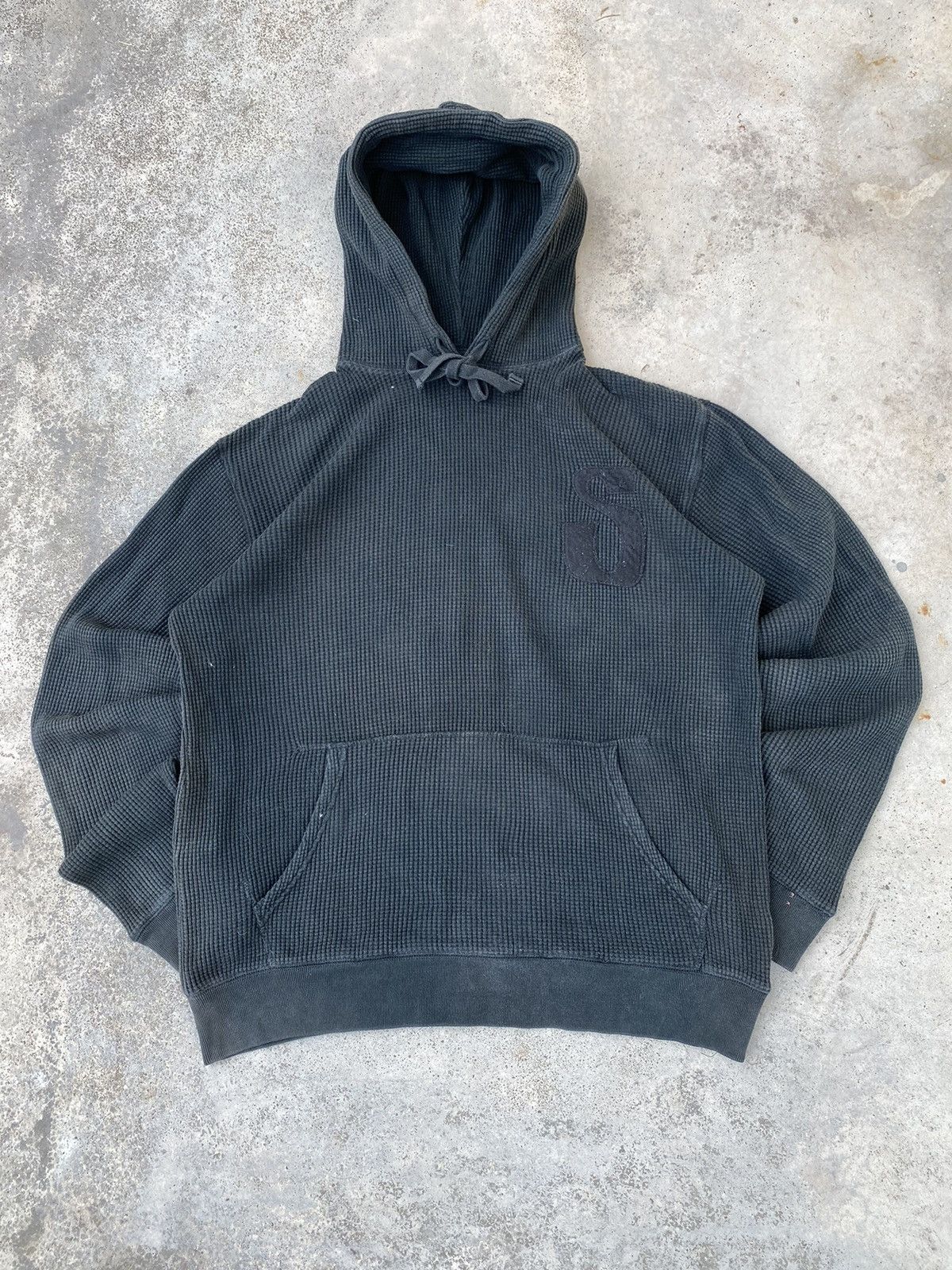 Stussy × Vintage Vintage 2000s Stussy S Logo Waffle Hoodie Size US XL / EU 56 / 4 - 1 Thumbnail