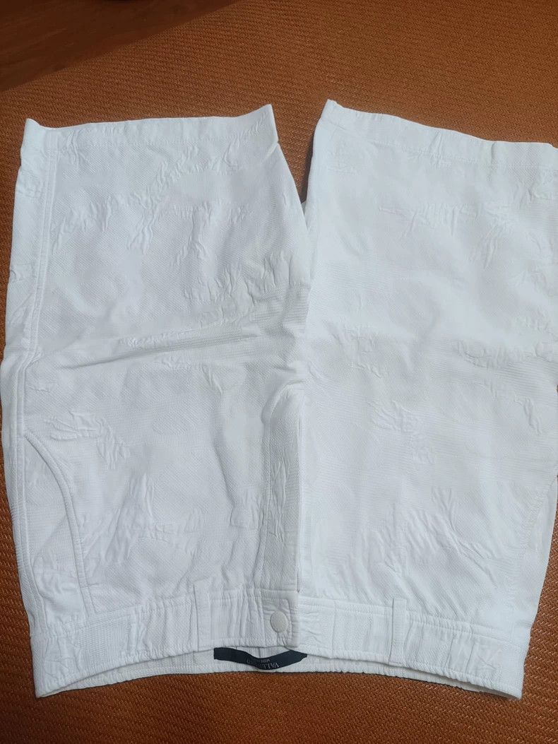 Valentino Valentino Men's Bermuda print white shorts Size US 32 / EU 48 - 1 Thumbnail
