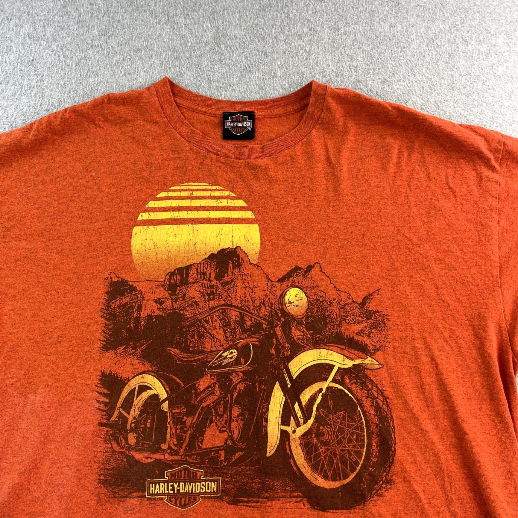 Harley Davidson Harley-Davidson Shirt Mens 2XL Orange Arsenal Waterford Michigan Motorcycle Tee Size US XXL / EU 58 / 5 - 4 Thumbnail