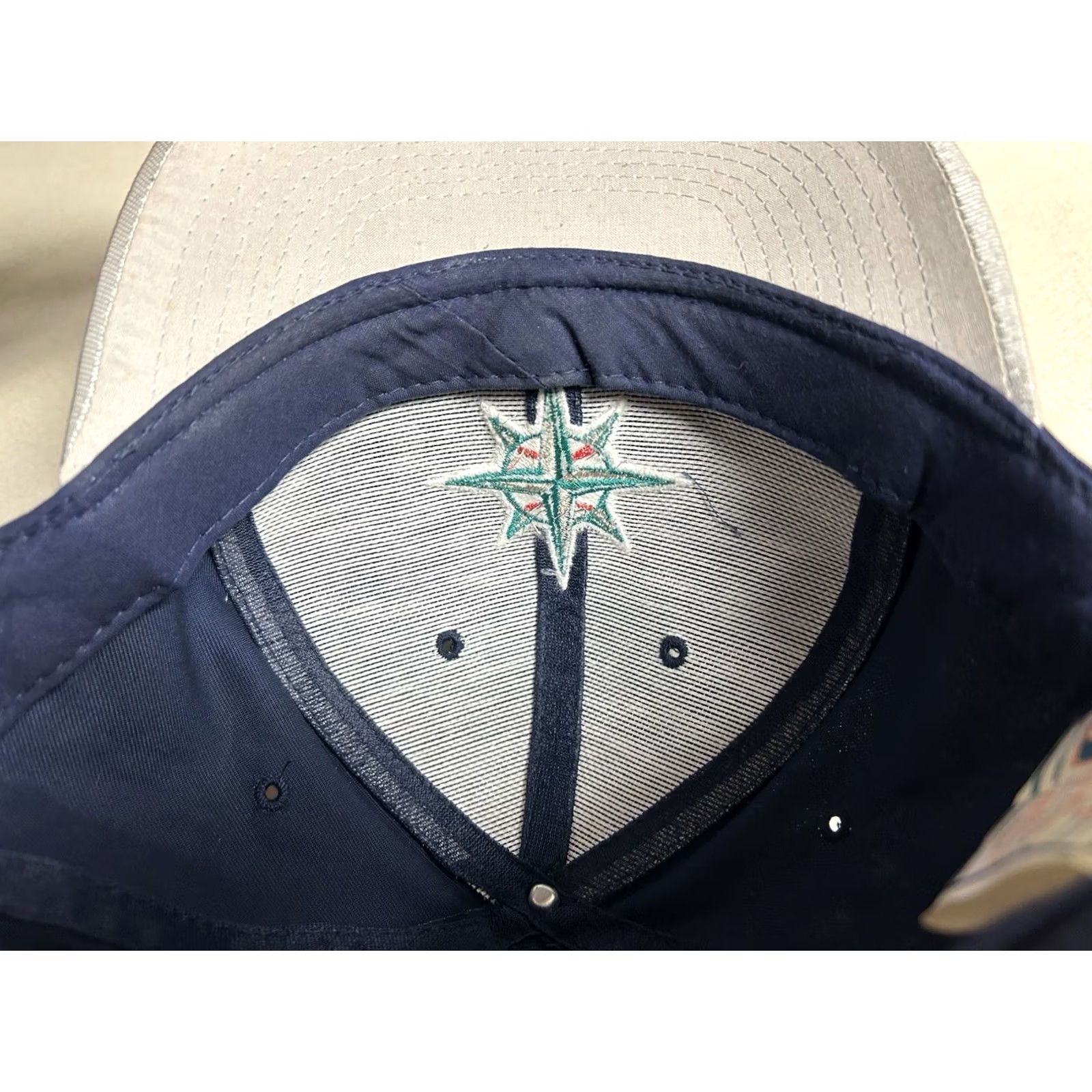 Logo 7 VINTAGE Logo 7 Seattle Mariners MLB Silver Brim Throwback Logo Snapback Hat Cap Size ONE SIZE - 8 Thumbnail