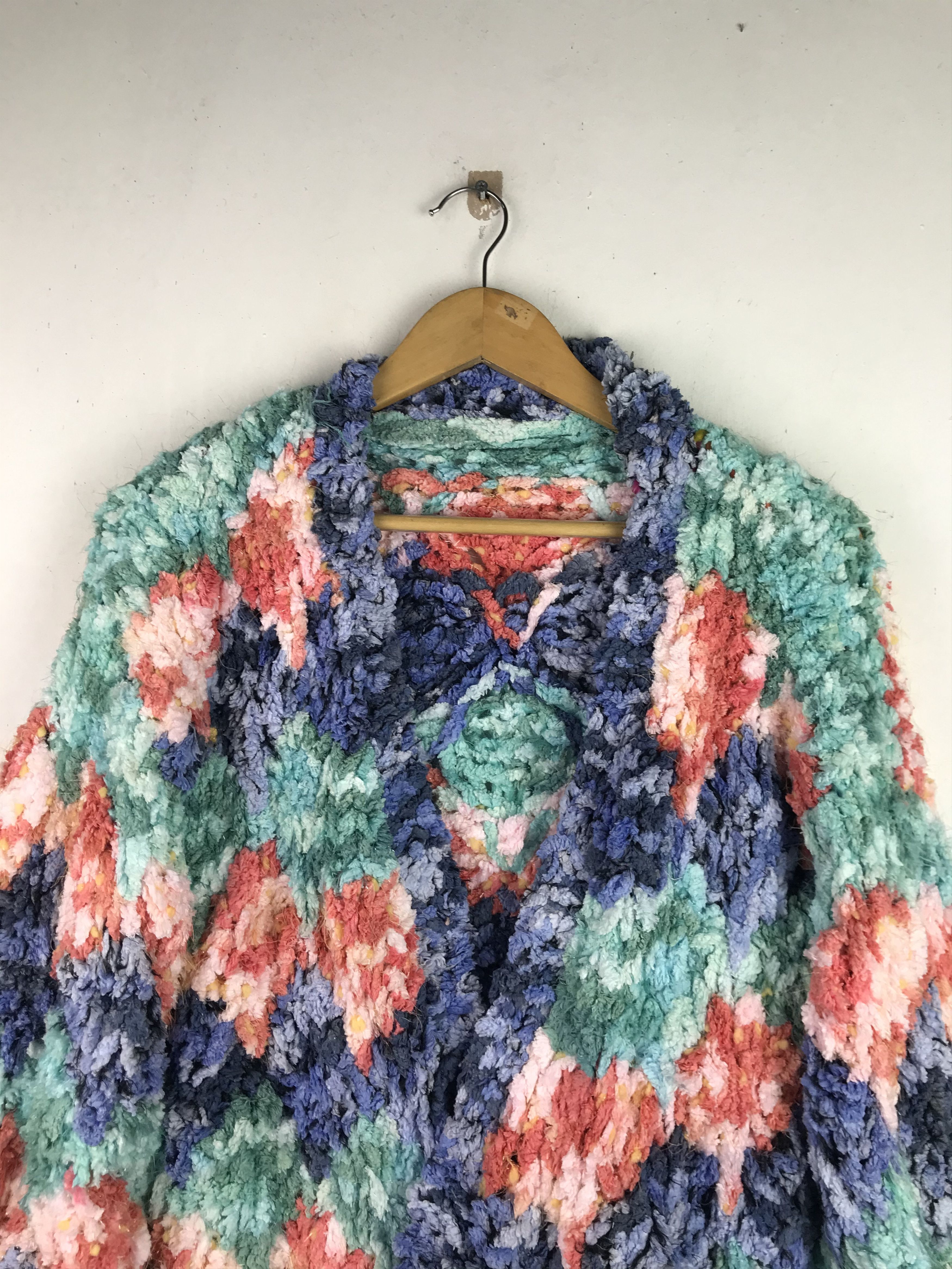 Aran Isles Knitwear Vintage colourful Knit Cardigan Rare design Size US L / EU 52-54 / 3 - 3 Thumbnail