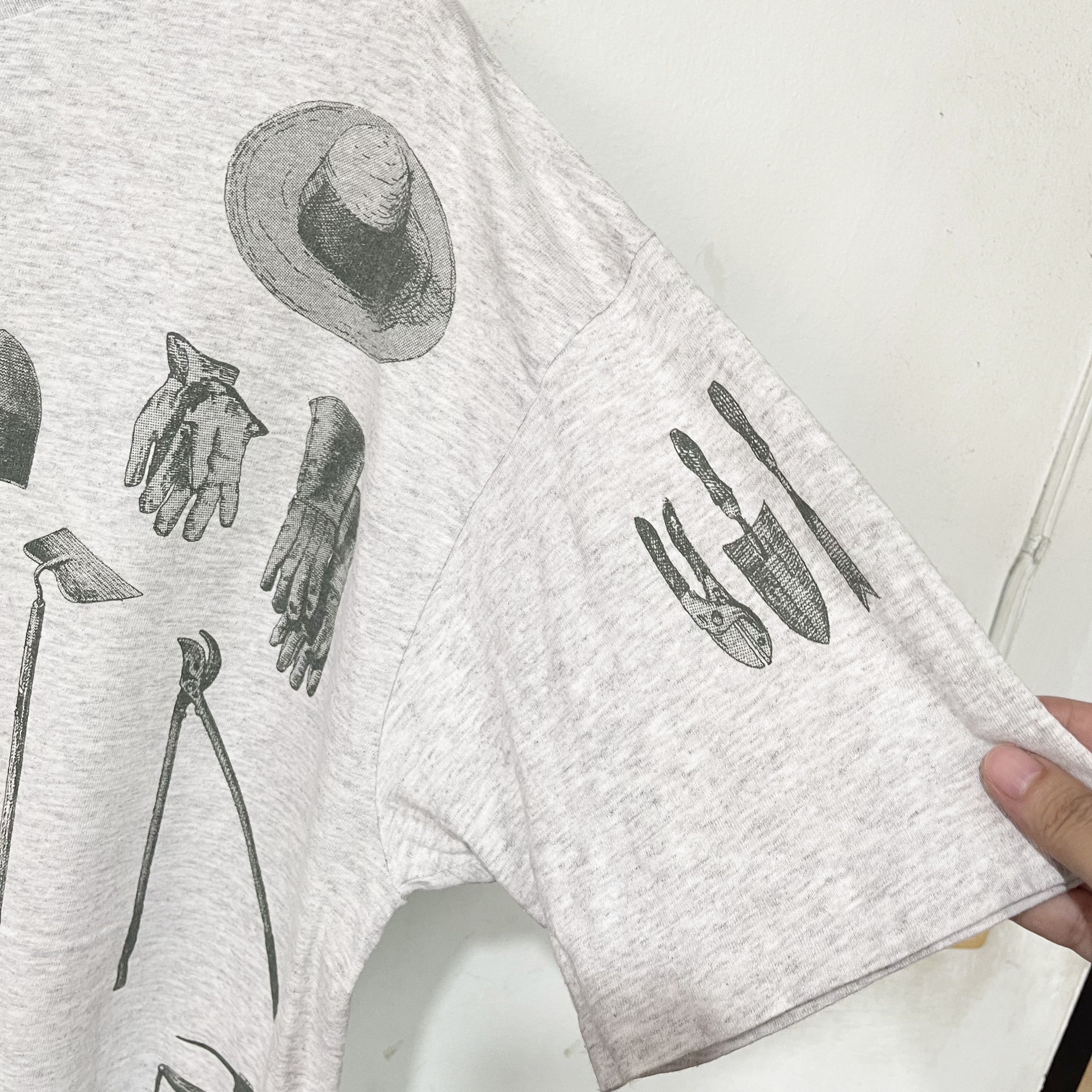 Vintage Vintage 90s Gardening Tools T-Shirt Size US XL / EU 56 / 4 - 7 Thumbnail