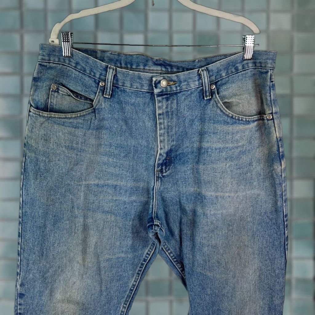 Wrangler VINTAGE Wrangler Mens Regular Denim Jeans Blue 38X29 5-Pocket Belt Loops Button Closure Medium Wash Casual Straight Jeans Men’s - 100% Cotton Size US 38 / EU 54 - 1 Thumbnail