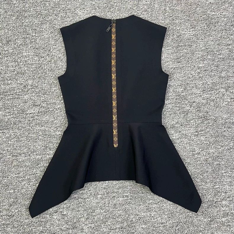 Louis Vuitton Louis Vuitton Old Flower Patchwork Black Ruffle shirt Size XS / US 0-2 / IT 36-38 - 1 Thumbnail