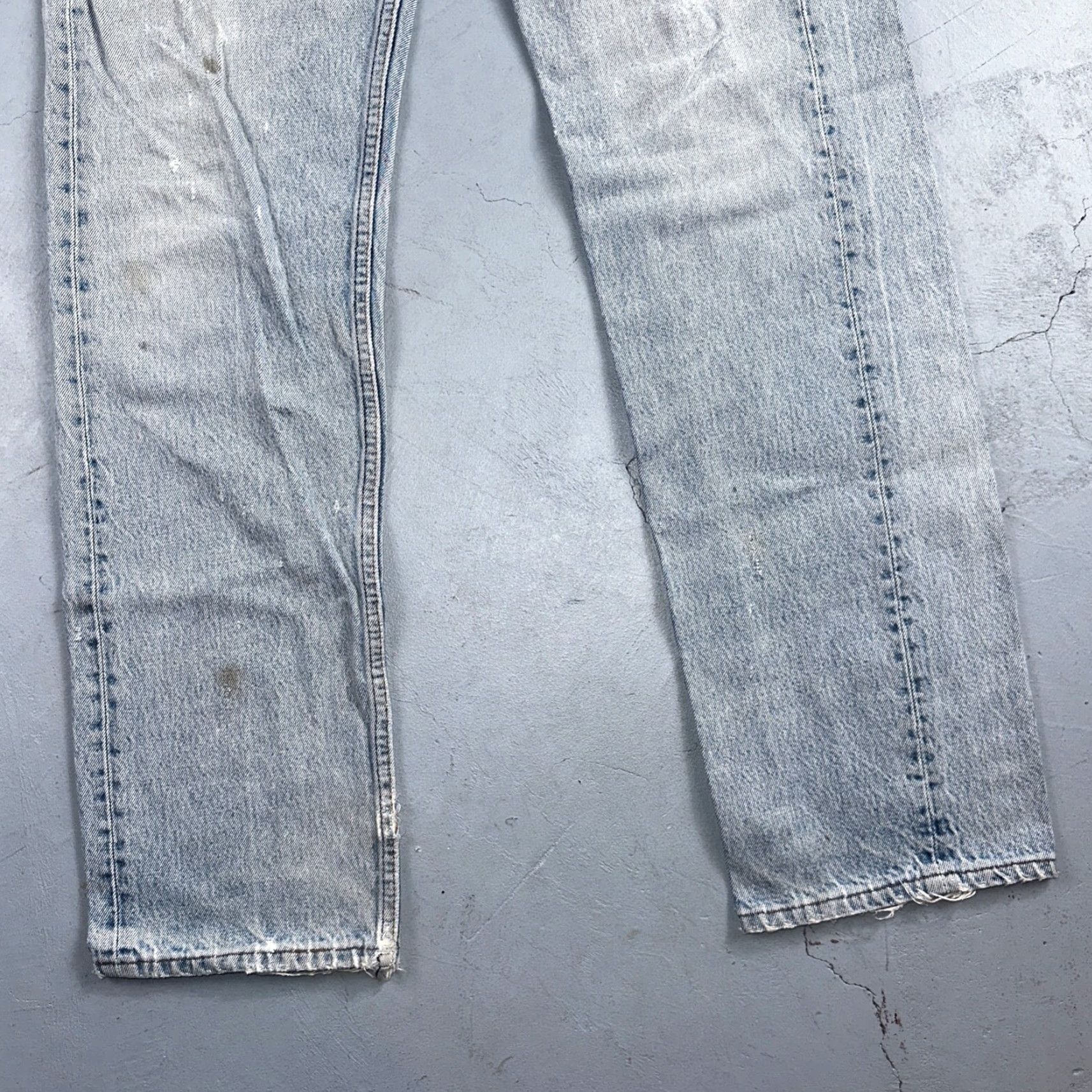 Levi's VINTAGE Levi's 501 Jeans Straight 34x36 Blue Light Wash USA 90s Mens Size US 34 / EU 50 - 3 Thumbnail