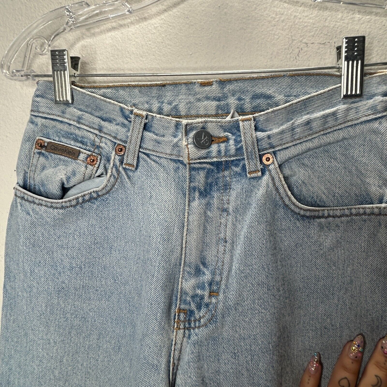 Calvin Klein Calvin Klein Light Wash Distressed Cuffed High-Rise Jeans 4 Size 27" / US 4 / IT 40 - 6 Thumbnail