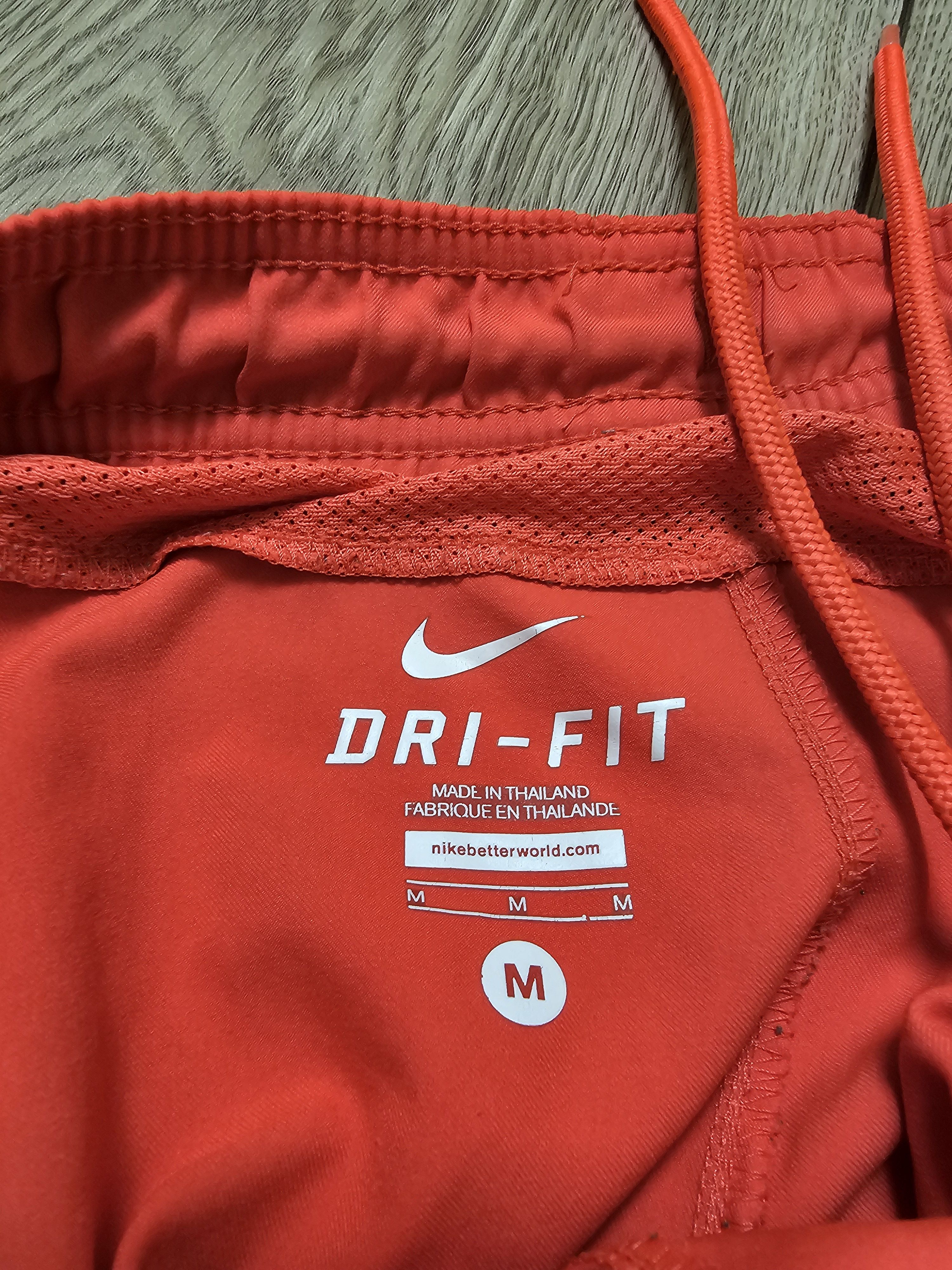 Nike BARCELONA 2014 2015 AWAY FOOTBALL SHORTS SOCCER SHORTS Size US 34 / EU 50 - 5 Thumbnail