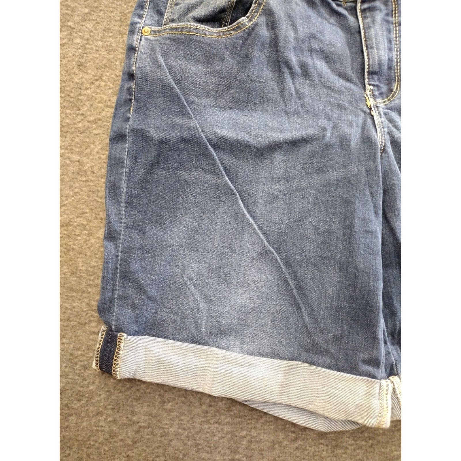 Vintage Cuffed Unbranded Light Blue Denim Shorts 8 Womens 7 Inseam 5-Pocket Relaxed Cotton Spandex Medium Wash Casual Summer Vintage: No Size 30" / US 8 / IT 44 - 6 Thumbnail