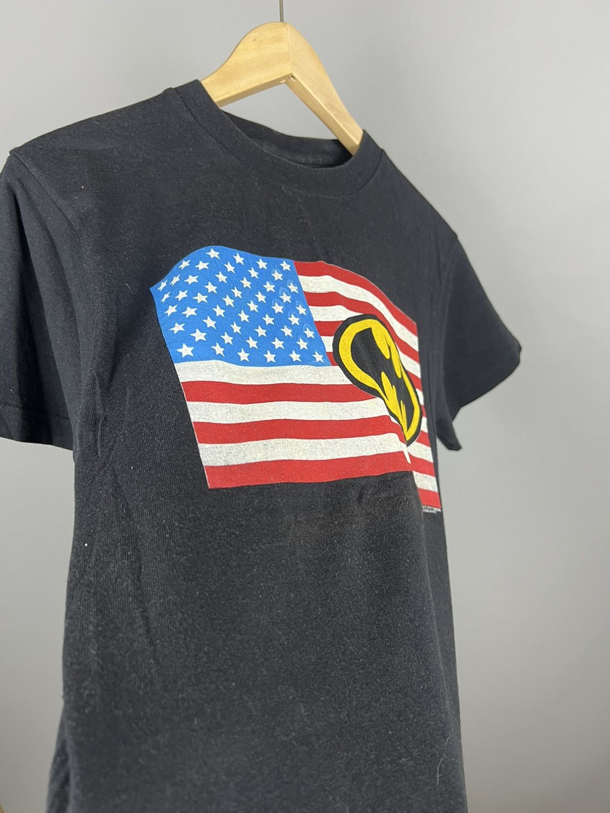 DC Comics Vintage 1989 Batman USA Flag Logo Stanley Desantis Tee RARE Size US M / EU 48-50 / 2 - 11 Thumbnail