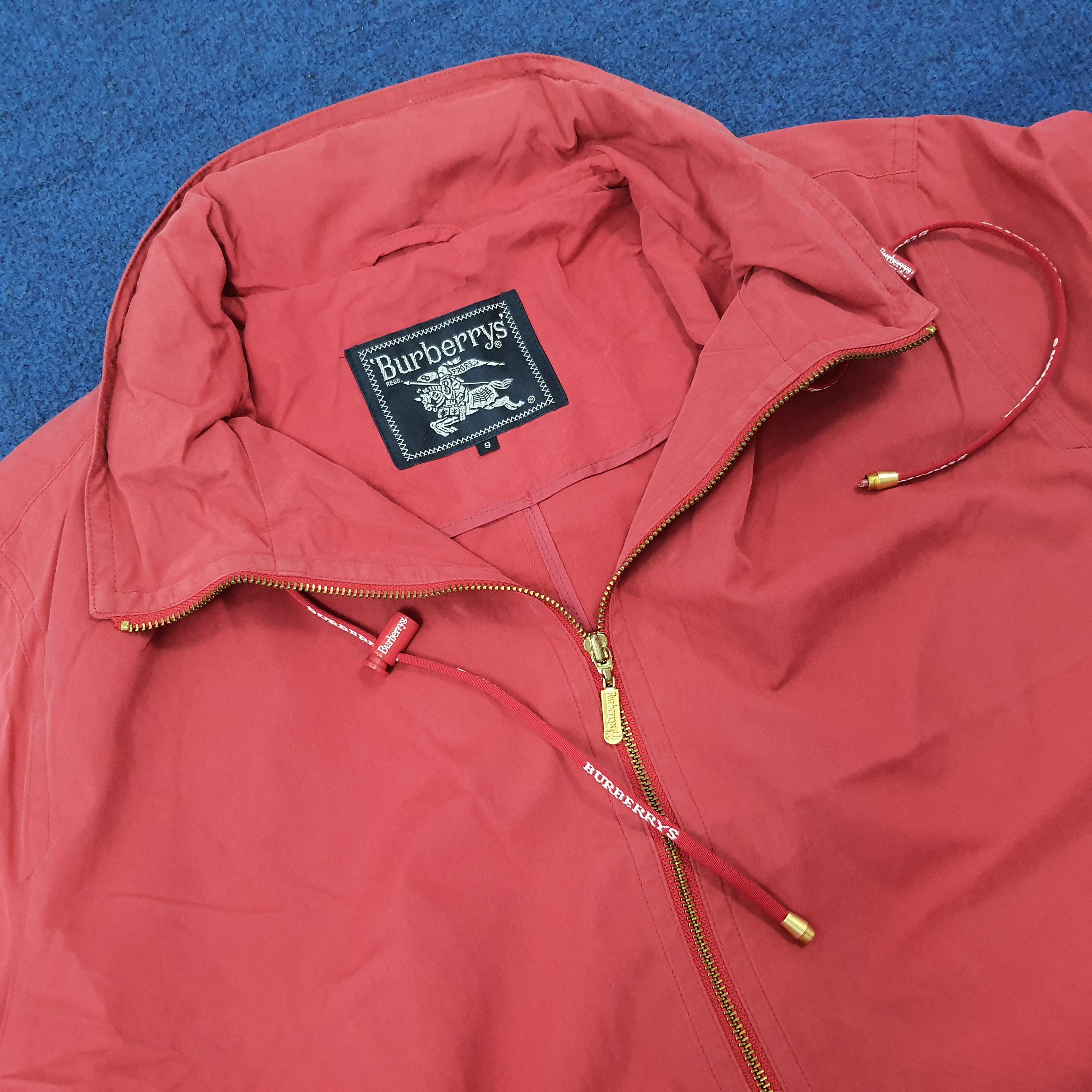Burberry Vintage Burberrys' Lightweight Red Anorak Retro C274N5 Size US L / EU 52-54 / 3 - 7 Thumbnail