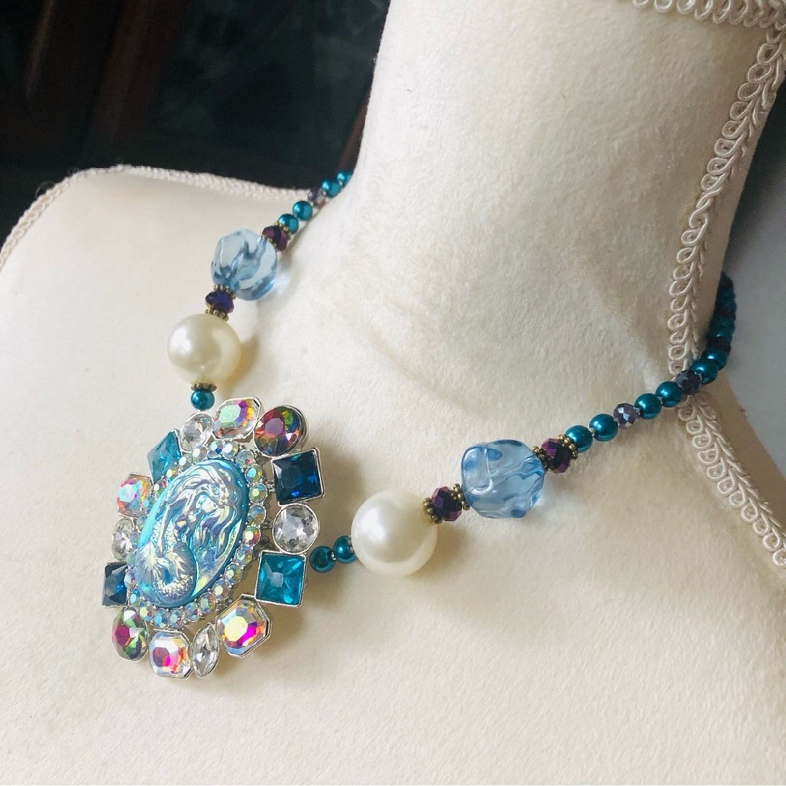 Handmade Handcrafted repurpose mermaid cameo stone Pearl necklace Size ONE SIZE - 4 Thumbnail