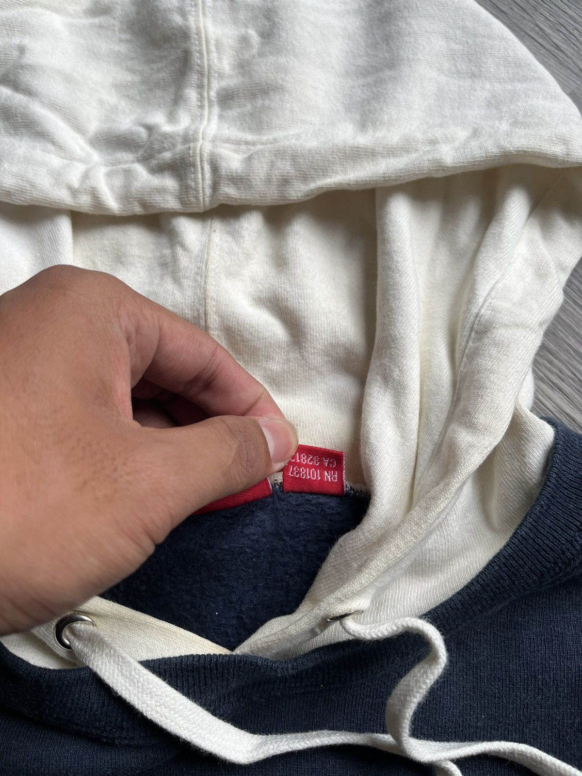 Supreme ❤️‍🔥Last drop❤️‍🔥Supreme 1994 Logo Arm Patch Two Tone Hoodie Size US L / EU 52-54 / 3 - 11 Thumbnail