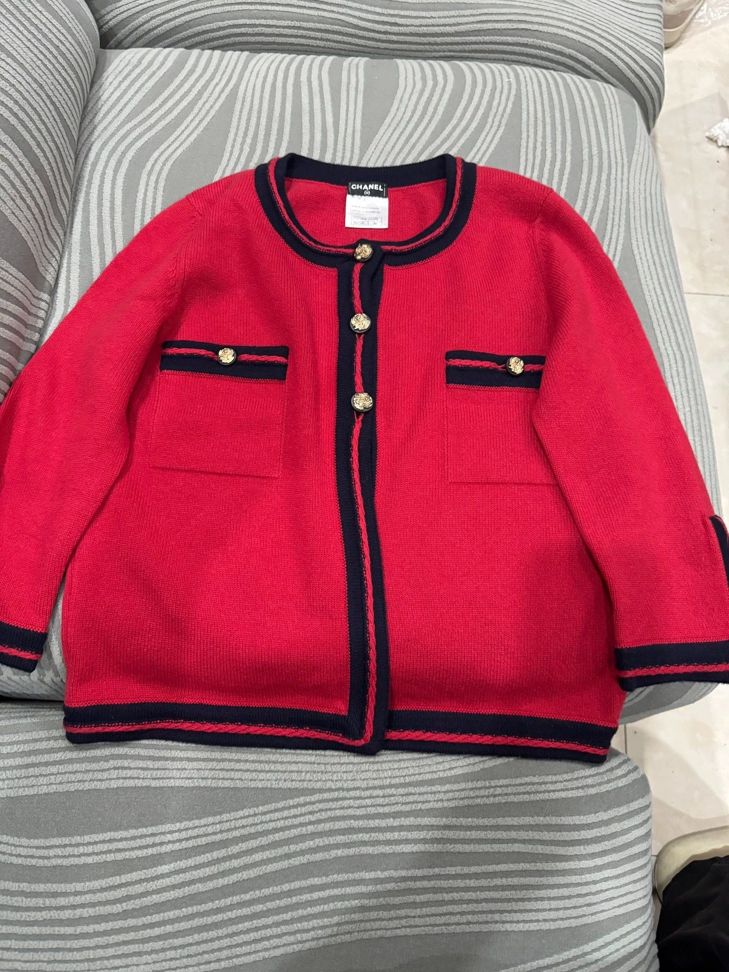 Chanel CHANEL Red Cardigan Authentic Size XS / US 0-2 / IT 36-38 - 1 Thumbnail