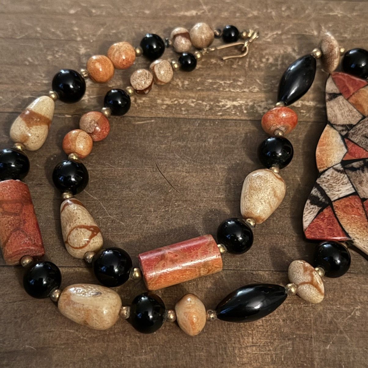 Vintage Vintage apple sponge coral bead mosaic tiger head necklace Size ONE SIZE - 3 Thumbnail
